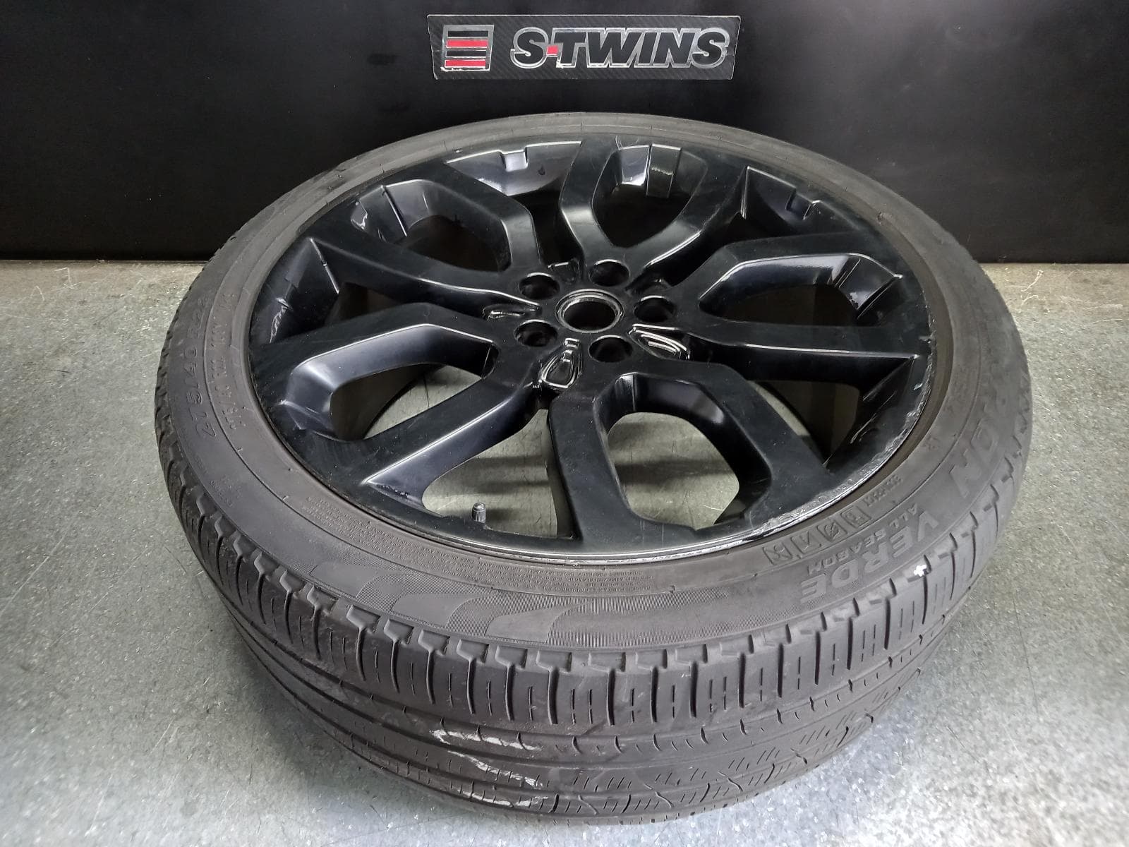 Used auto part listing image: 2014 LAND ROVER RANGEROVER SPORT WHEEL MAG FACTORY, 22IN, STYLE 514, L494, 06/13-04/22 0000250431