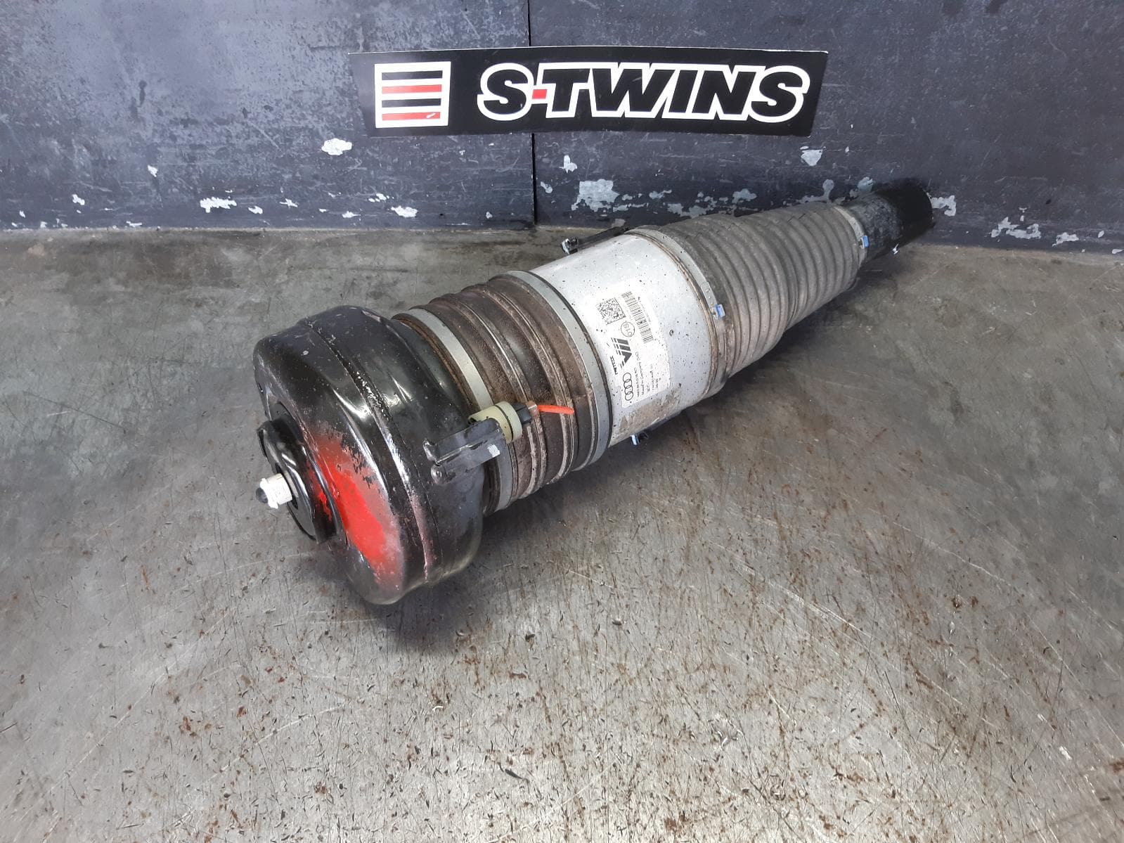 Used auto part listing image: 2020 AUDI Q7 LEFT FRONT STRUT 4M, AIRBAG TYPE, 09/15- 0000285646