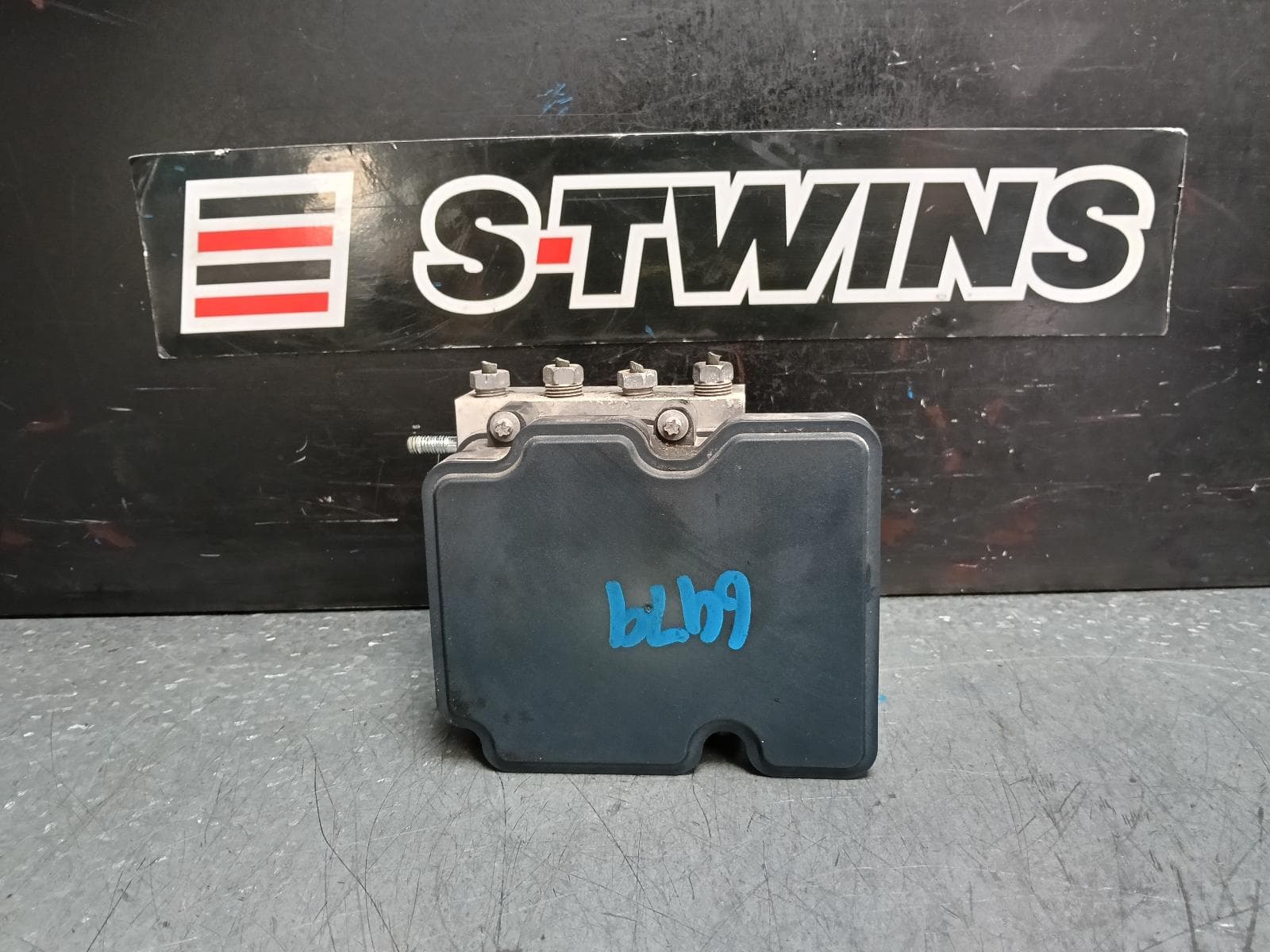 Used auto part listing image: 2017 RENAULT CLIO ABS PUMP MODULATOR X98, 09/13-10/19 0000385577