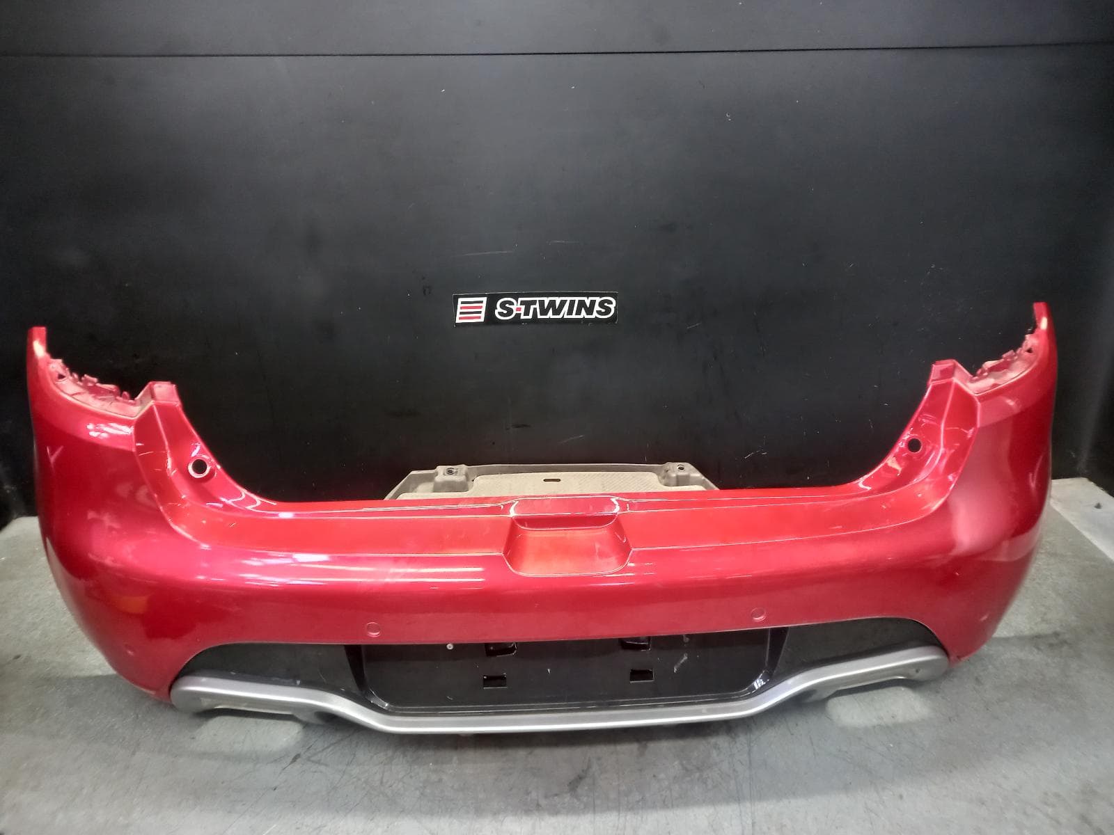 Used auto part listing image: 2017 RENAULT CLIO REAR BUMPER X98, RS200/RS220, W/ PARK SENSOR TYPE, 08/16-10/19 0000385583