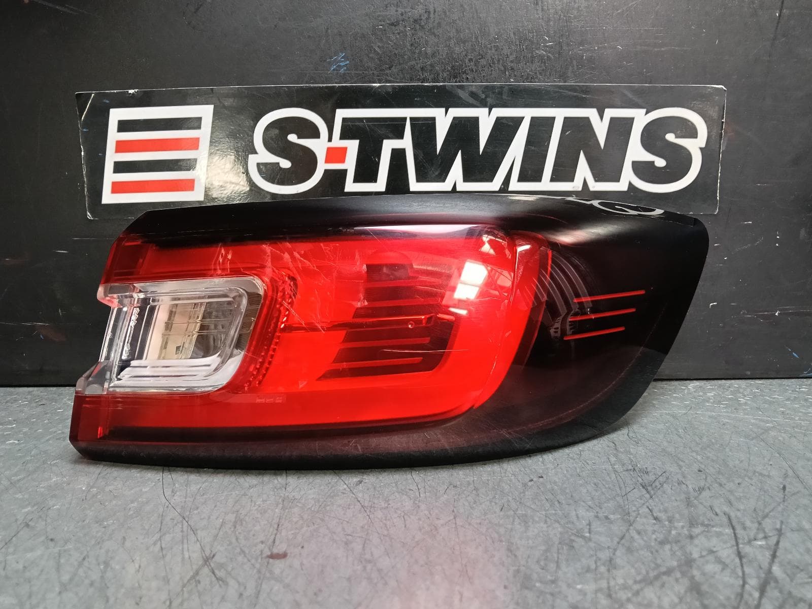 Used auto part listing image: 2017 RENAULT CLIO RIGHT TAILLIGHT X98, LED TYPE, 08/16-10/19 0000385584