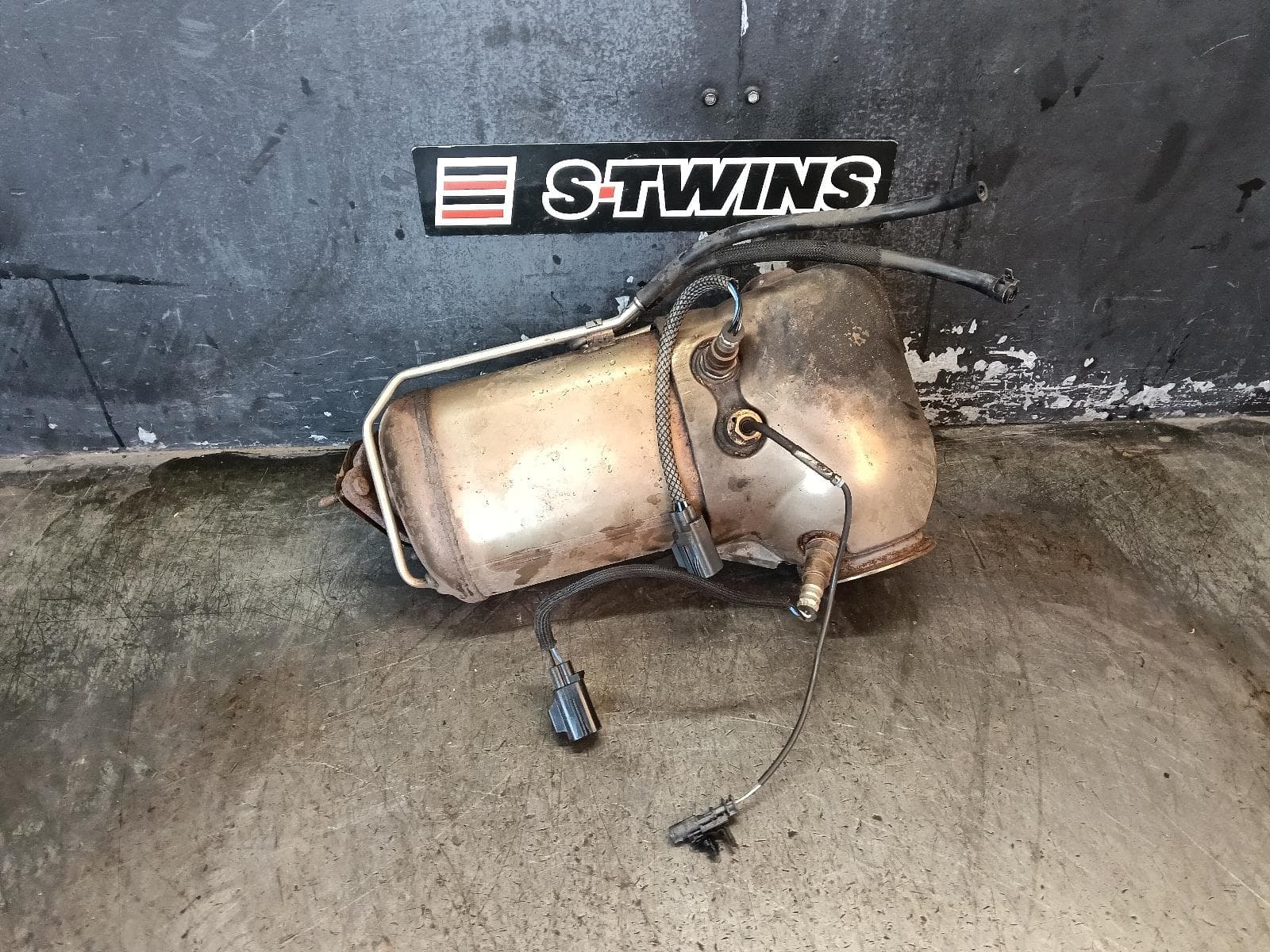 Used auto part listing image: 2018 VOLVO XC60 CATALYTIC CONVERTER DOWNPIPE-CAT TYPE, 2.0, D4204T14, DIESEL, GEN 2, 05/17-06/21 0000408090
