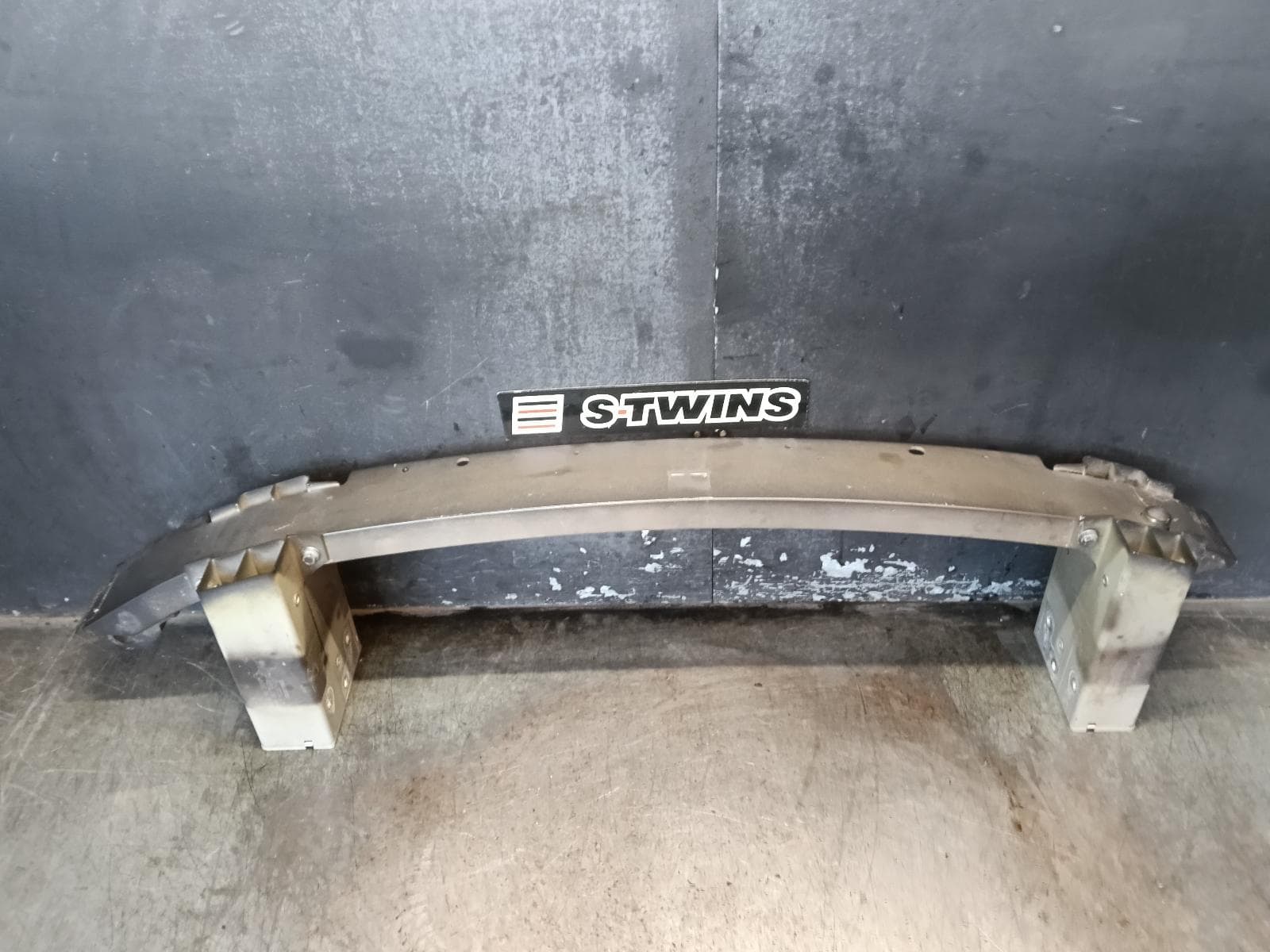 Used auto part listing image: 2018 VOLVO XC60 F BAR REINFORC BRACK MAIN REINFORCEMENT, GEN 2, 05/17- 0000408093