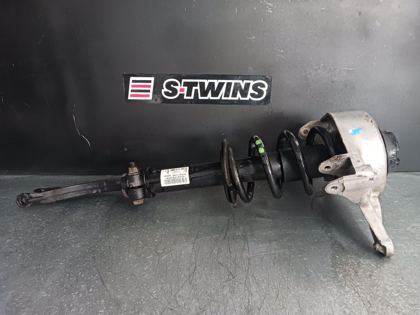 Used auto part listing image: 2013 AUDI Q5 RIGHT FRONT STRUT SQ5, 8R, 05/13-01/17 0000316119