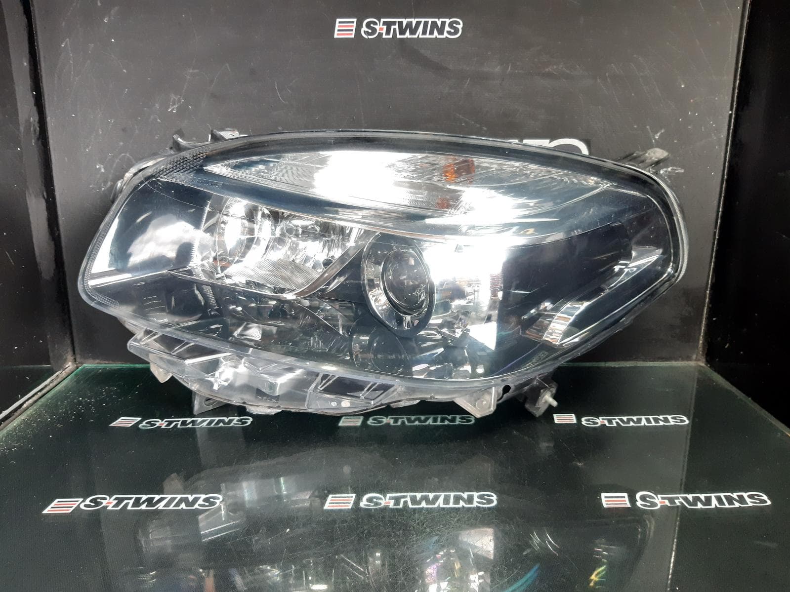 Used auto part listing image: 2011 RENAULT KALEOS LEFT HEADLAMP H45, XENON TYPE, 07/11-04/16 0000255543