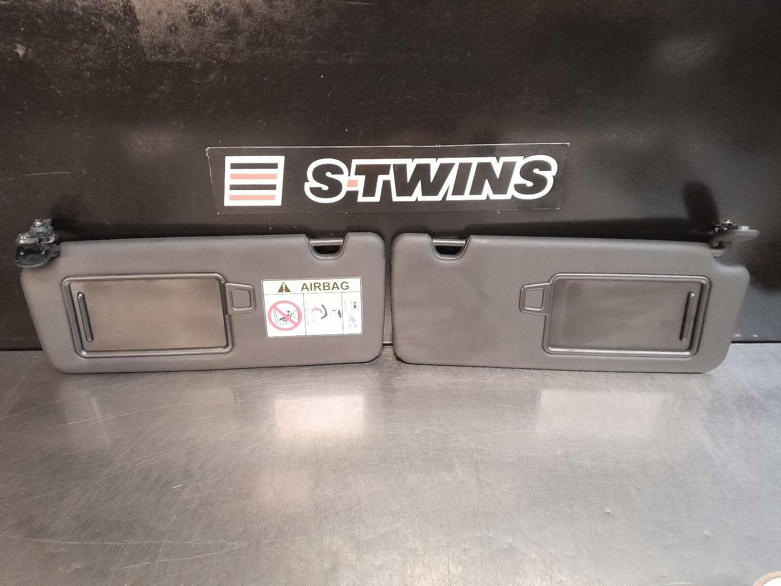 Used auto part listing image: 2022 HYUNDAI TUCSON SUNVISOR NX4, PAIR, BLACK, 02/21-01/24 0000278303