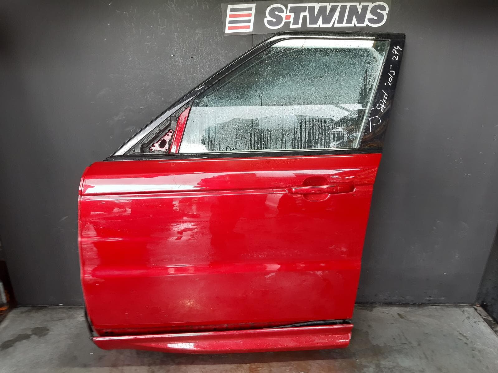 Used auto part listing image: 2018 LAND ROVER RANGEROVER SPORT LEFT FRONT DOOR L494, 06/13-04/22 0000256165