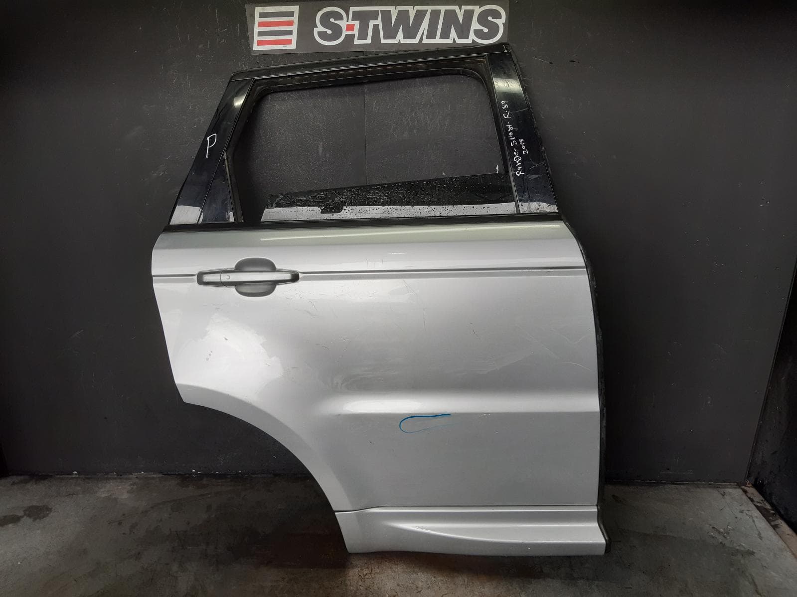 Used auto part listing image: 2019 LAND ROVER RANGEROVER SPORT RIGHT REAR DOOR SLIDING L494, 06/13-04/22 0000256174