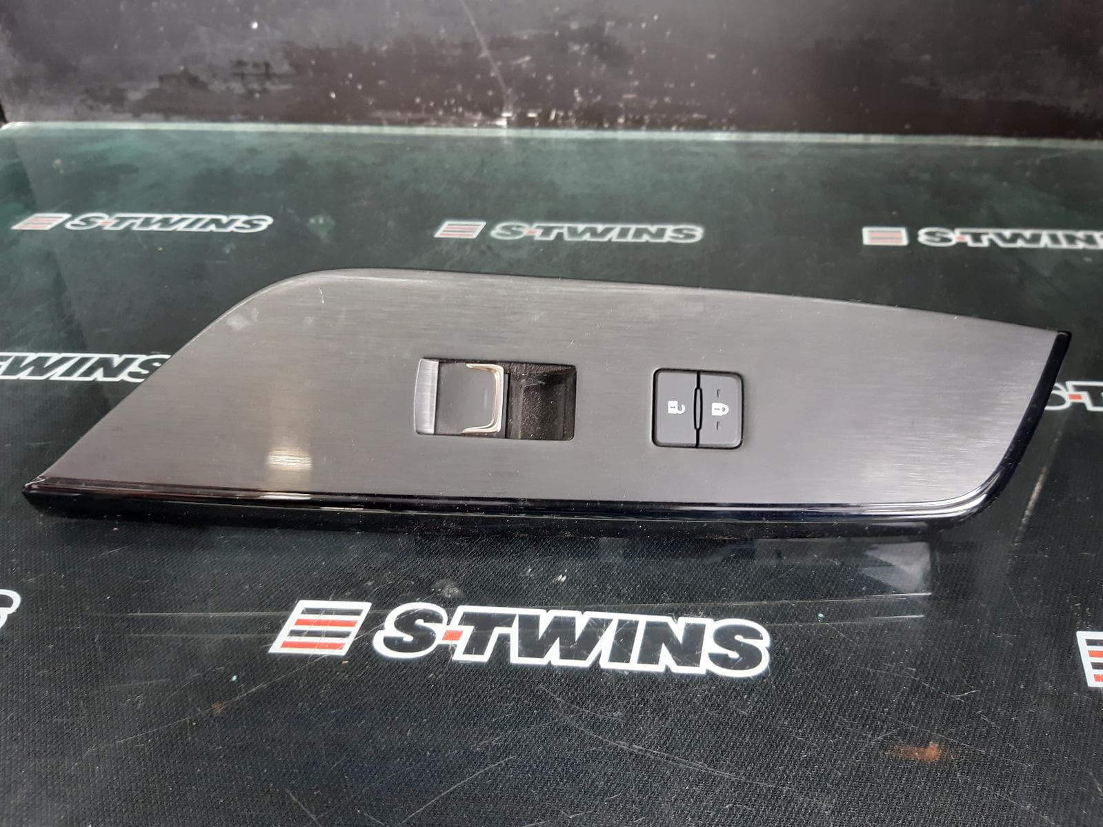 Used auto part listing image: 2020 LEXUS ES SERIES (13-) PWR DR WIND SWITCH LH FRONT/LH REAR/RH REAR, XZ10, 08/18- 0000256490