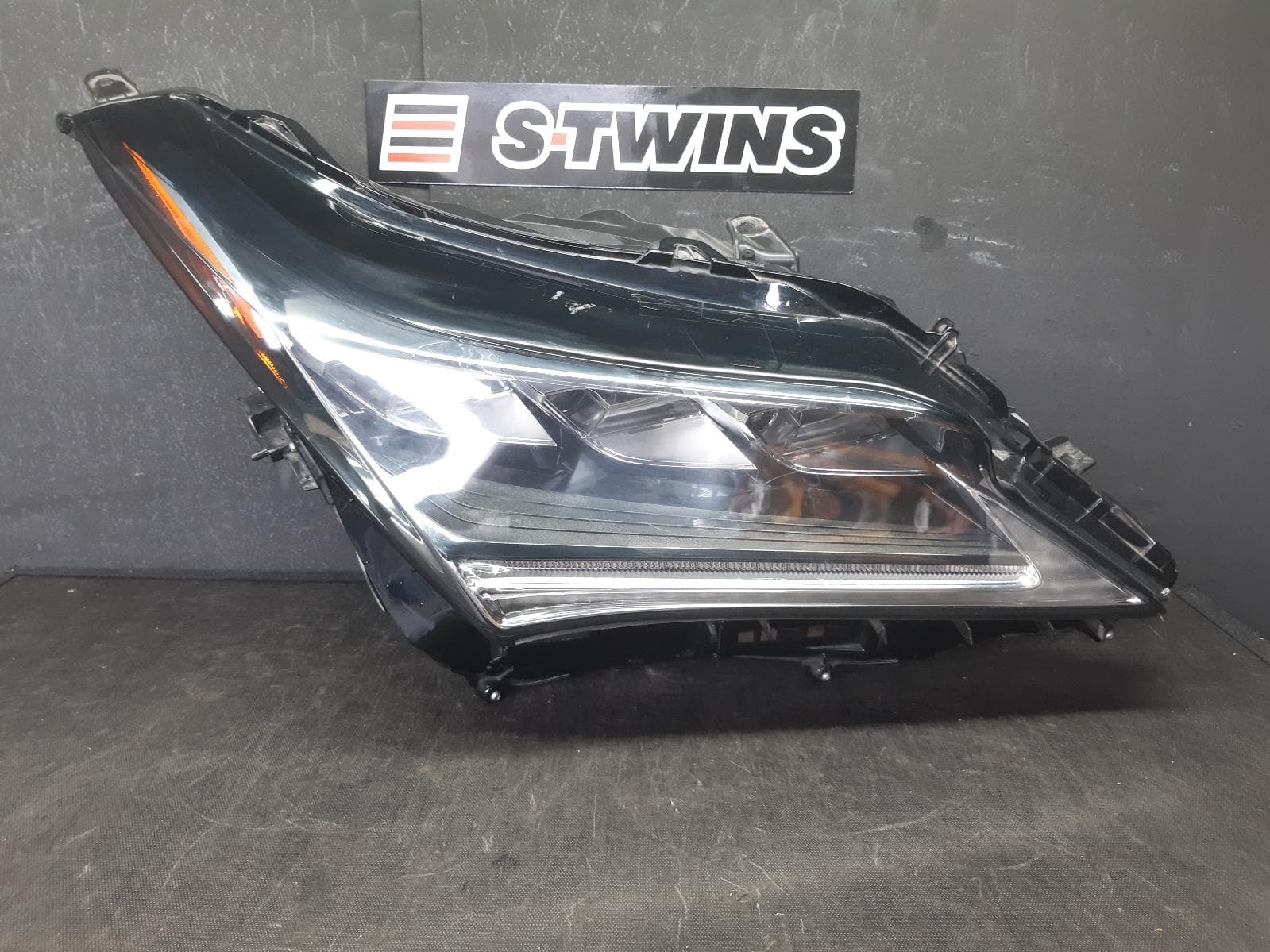 Used auto part listing image: 2018 LEXUS RX SERIES RIGHT HEADLAMP AL20, F SPORT/SPORTS LUXURY, TRIPLE STACK LED TYPE, 09/15-10/19 0000256521