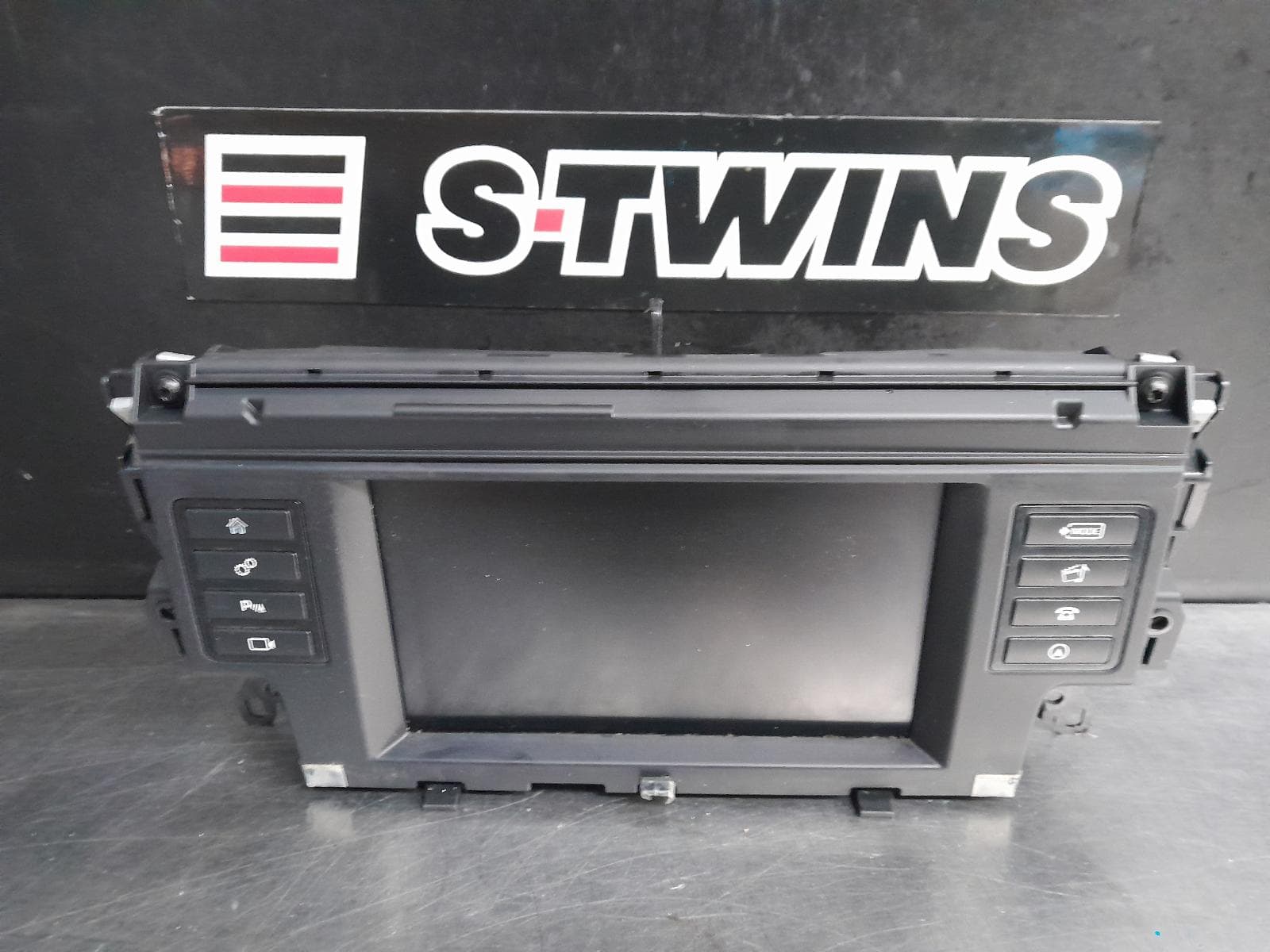 Used auto part listing image: 2019 LAND ROVER DISCOVERY SPORT DISPLAY UNIT, 8IN TOUCHSCREEN, L550, 01/15-06/19 0000287745