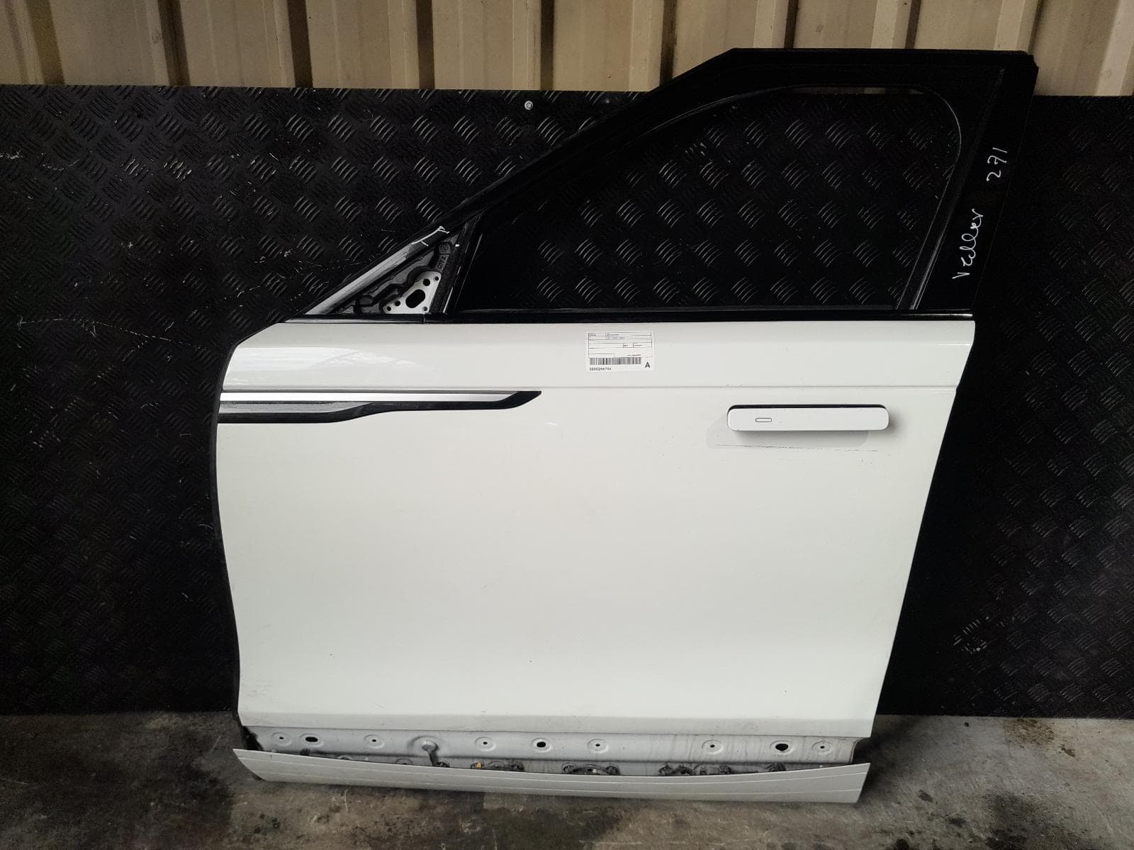 Used auto part listing image: 2021 LAND ROVER RANGEROVER VELAR LEFT FRONT DOOR L560, 05/17- 0000256706