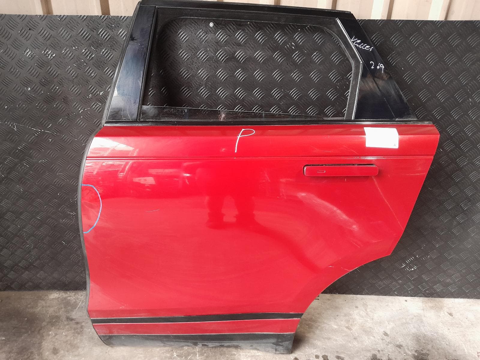 Used auto part listing image: 2021 LAND ROVER RANGEROVER VELAR LEFT REAR DOOR SLIDING L560, 05/17- 0000256710
