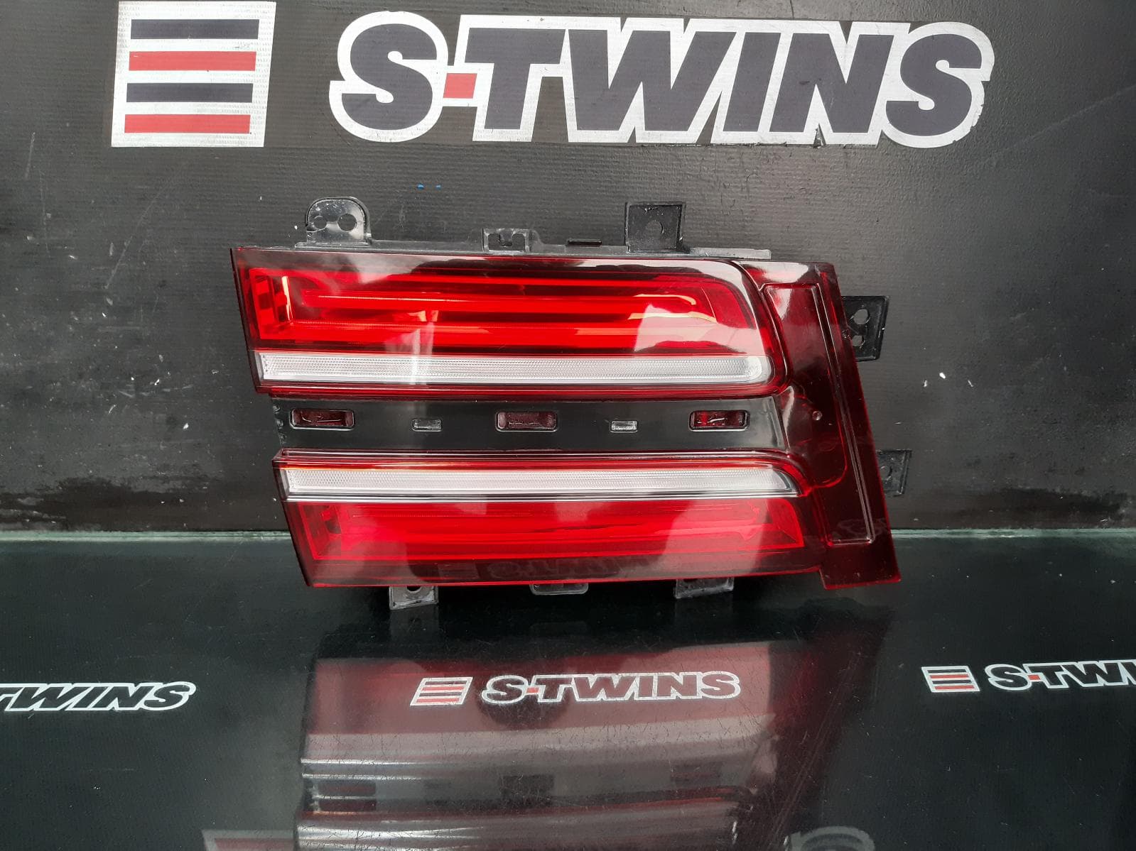 Used auto part listing image: 2022 GENESIS GV80 REAR GARNISH TAILGATE LAMP (LH SIDE), LED TYPE, V1, 06/20- 0000259759