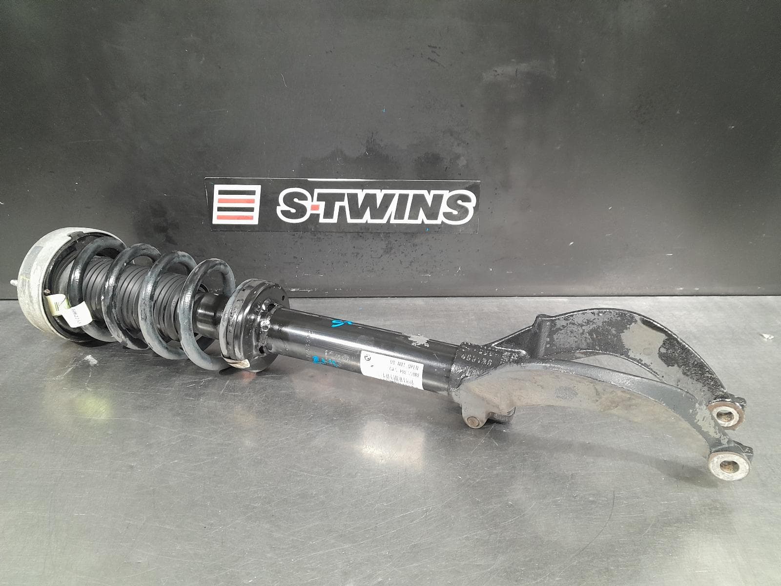Used auto part listing image: 2015 BMW X5 RIGHT FRONT STRUT F15, NON ADAPTIVE TYPE, 09/13-07/18 0000307845