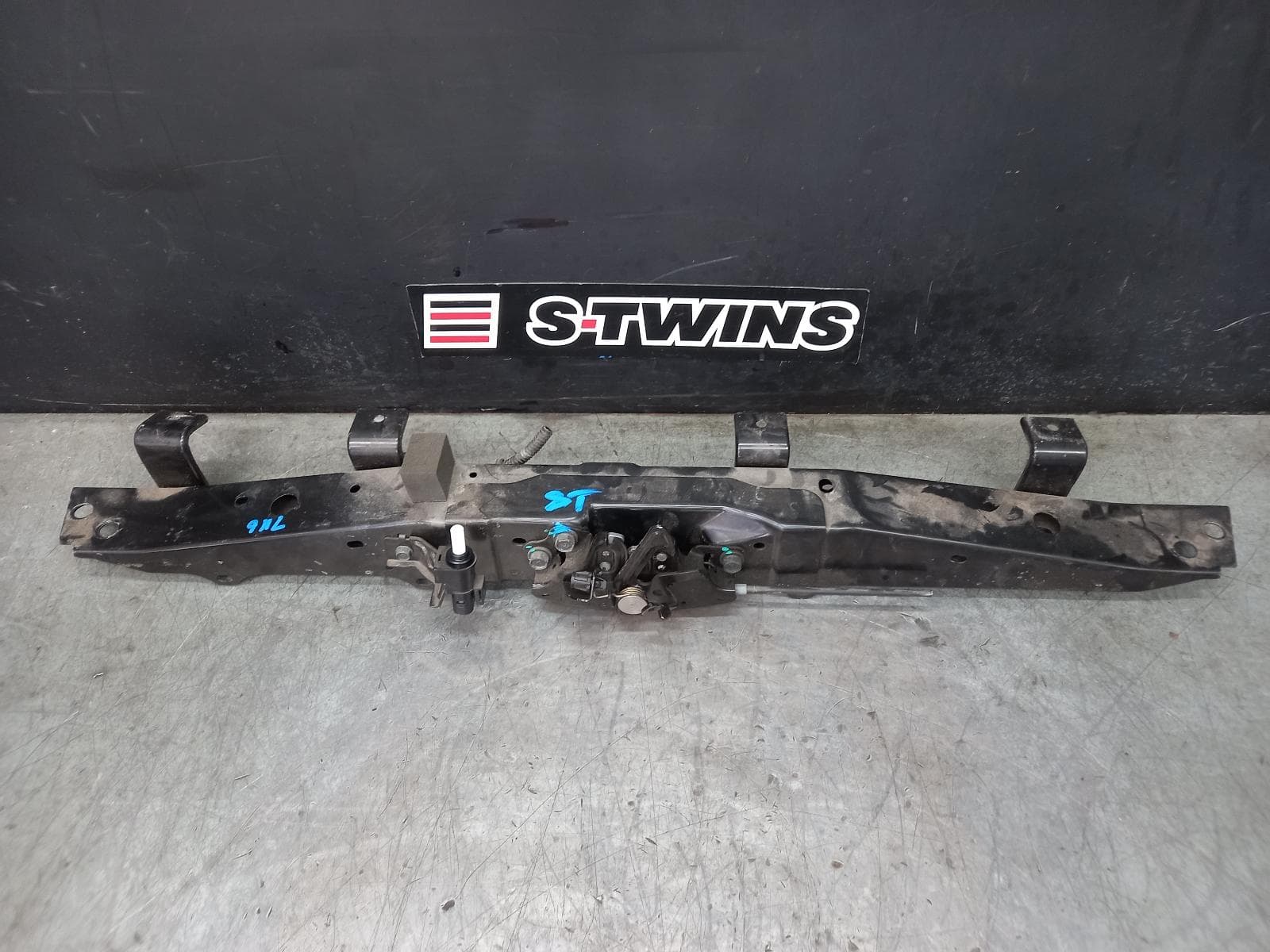 Used auto part listing image: 2022 RENAULT KALEOS RADIATOR SUPPORT XZG, 05/16- 0000385566