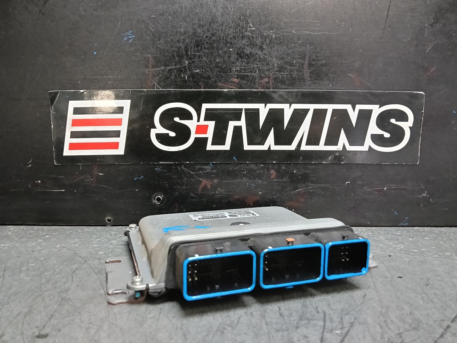 Used auto part listing image: 2022 RENAULT KALEOS ENGINE ECU, 2.5, PETROL, ECU ONLY, XZG, 05/16- 0000385569