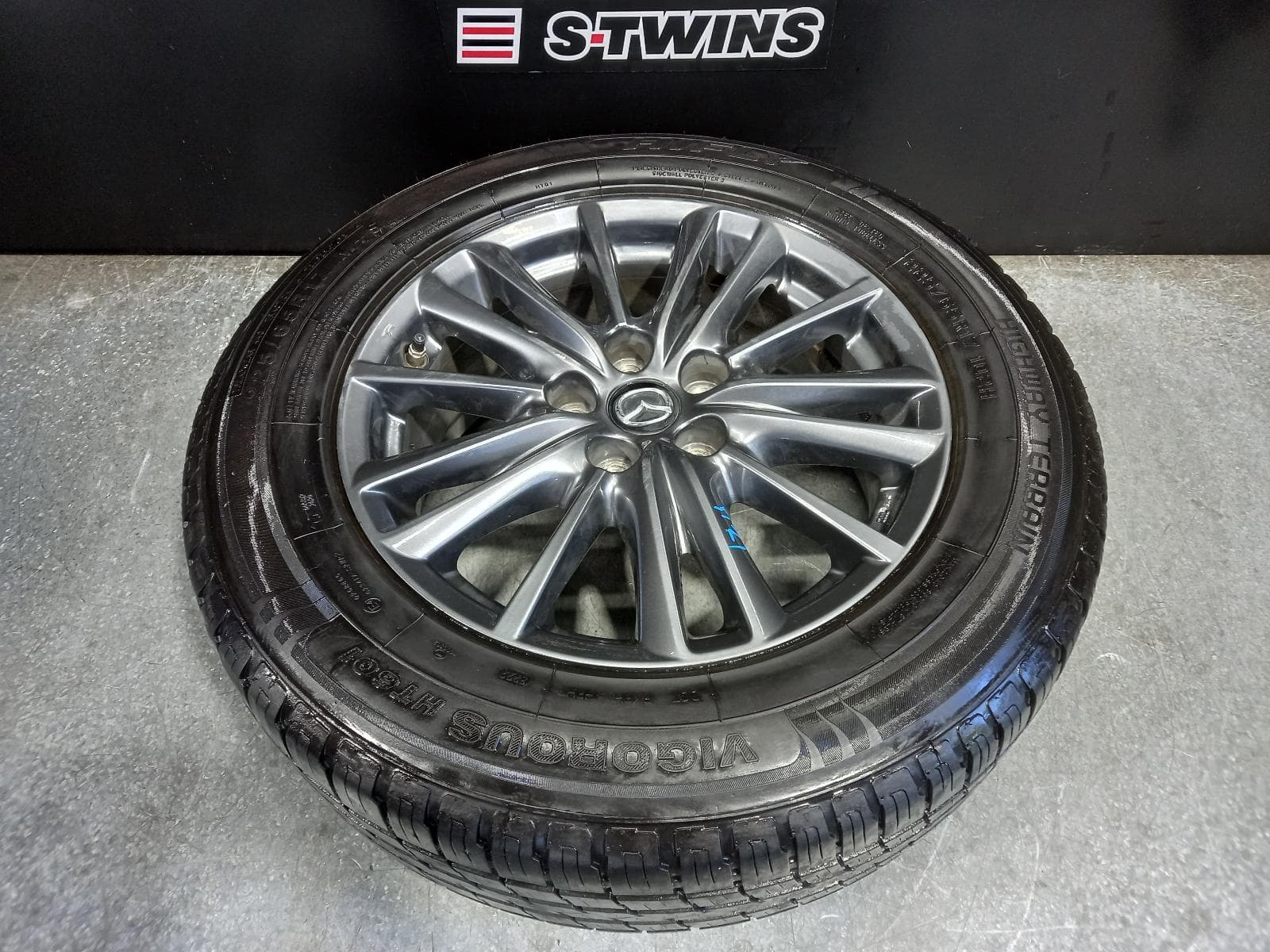 Used auto part listing image: 2021 MAZDA CX8 WHEEL MAG FACTORY, 17X7IN, MULTISPOKE, KG, 05/18-12/23 0000265899