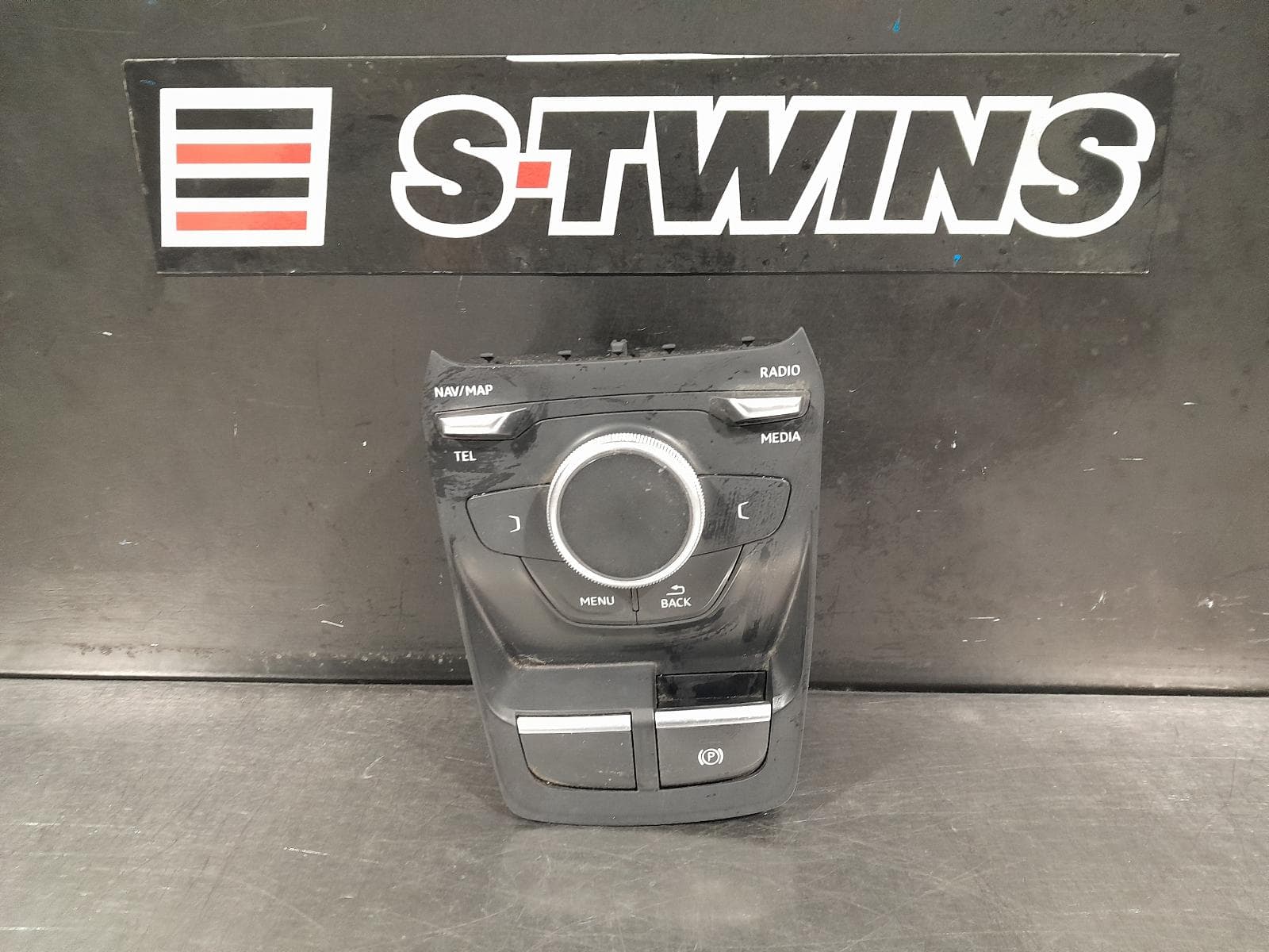 Used auto part listing image: 2017 AUDI Q2 MMI CONTROLS, GA, 10/16- 0000308168