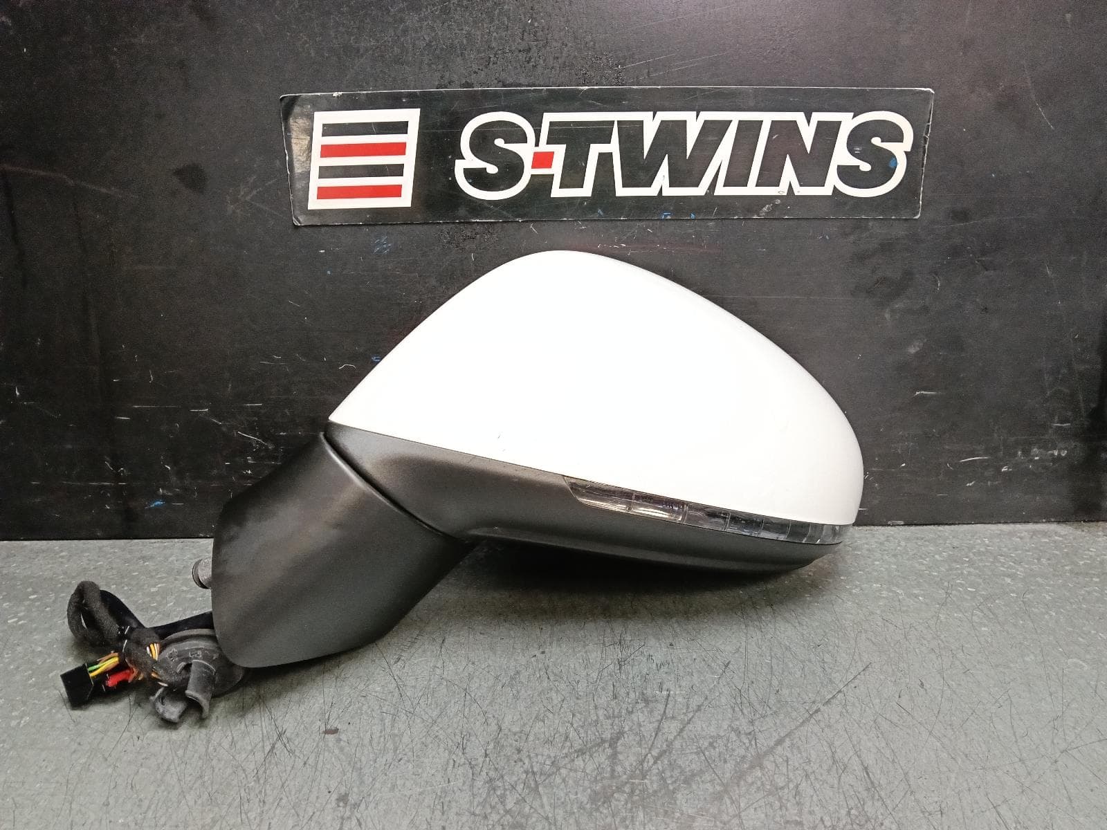 Used auto part listing image: 2014 VOLKSWAGEN TOUAREG LEFT DOOR MIRROR 7P, NON MEMORY, NON CAMERA, NON LANE CHANGE ASSIST TYPE (6XW/KA2/7Y0), 09/14-04/18 0000393802