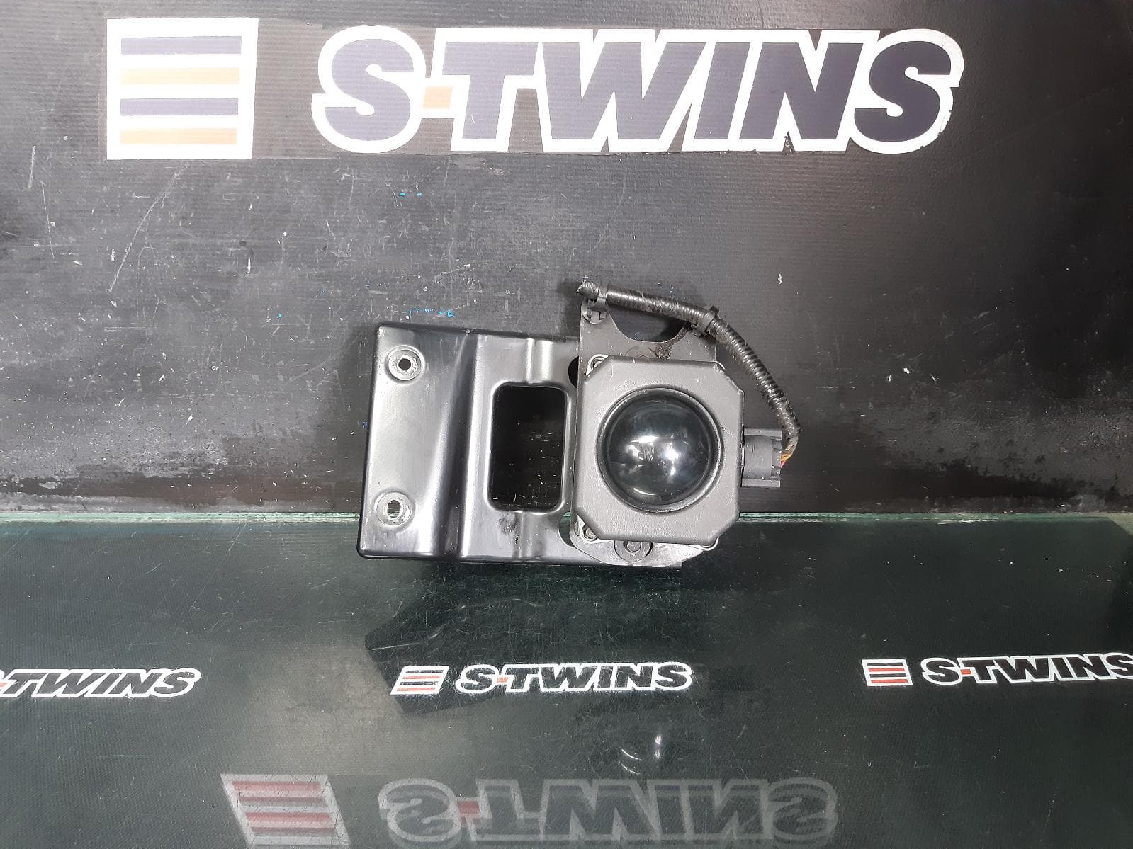 Used auto part listing image: 2014 JEEP CHEROKEE REVERSE CAMERA FRONT RADAR SENSOR (GRILLE MOUNTED), KL, 02/14-03/18 0000262261