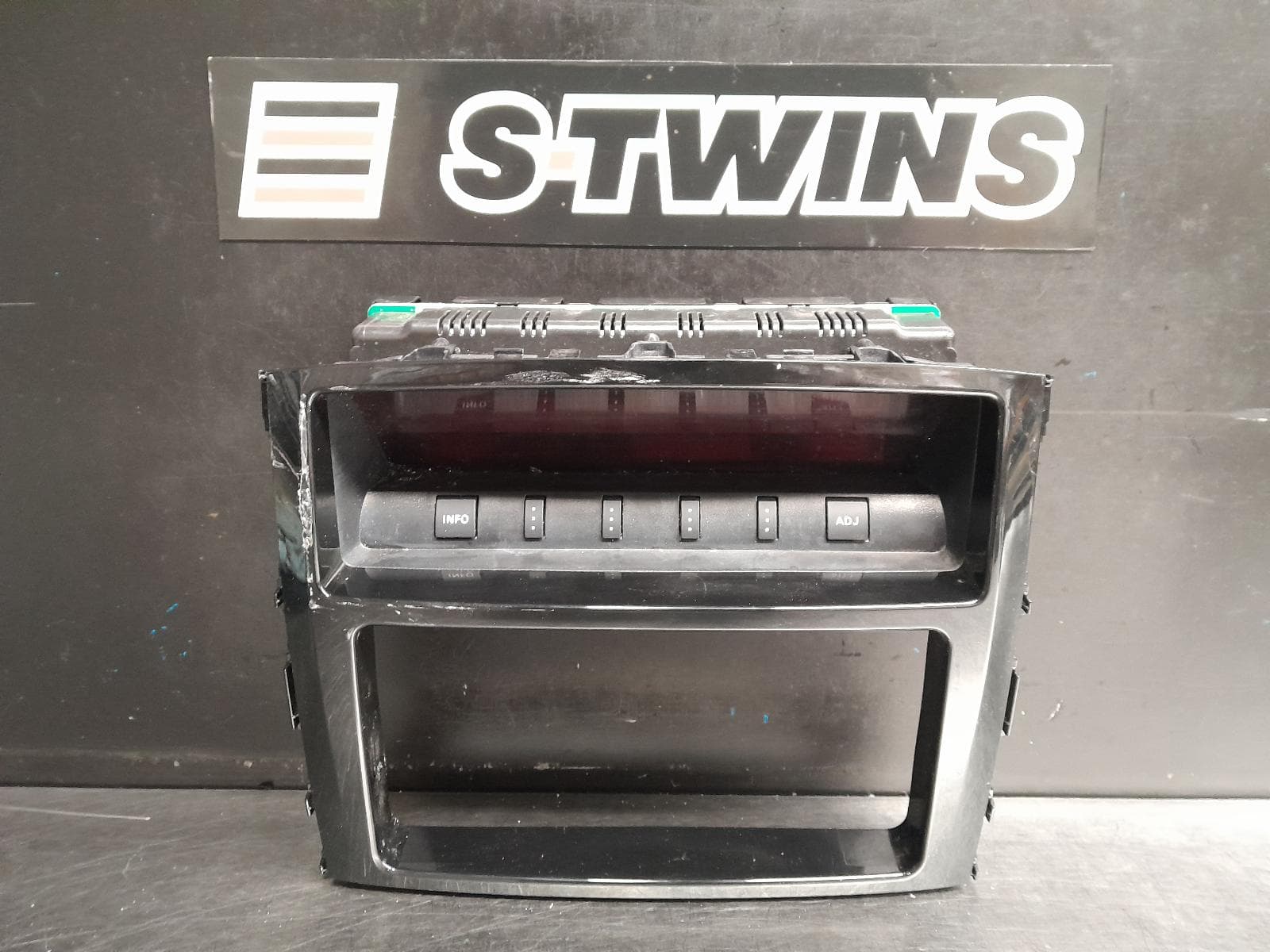 Used auto part listing image: 2021 MITSUBISHI PAJERO DISPLAY UNIT, SAT NAV TYPE, NX, 07/14-04/21 0000262773