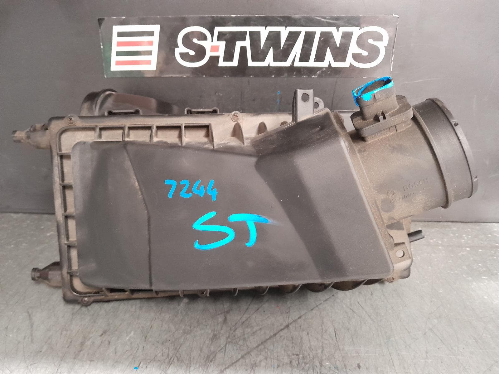 Used auto part listing image: 2016 LAND ROVER RANGEROVER SPORT AIR CLEANER BOX L494, AIR CLEANER (LH SIDE), DIESEL, 3.0, TWIN TURBO, GEN 2, 04/15-04/22 0000376077