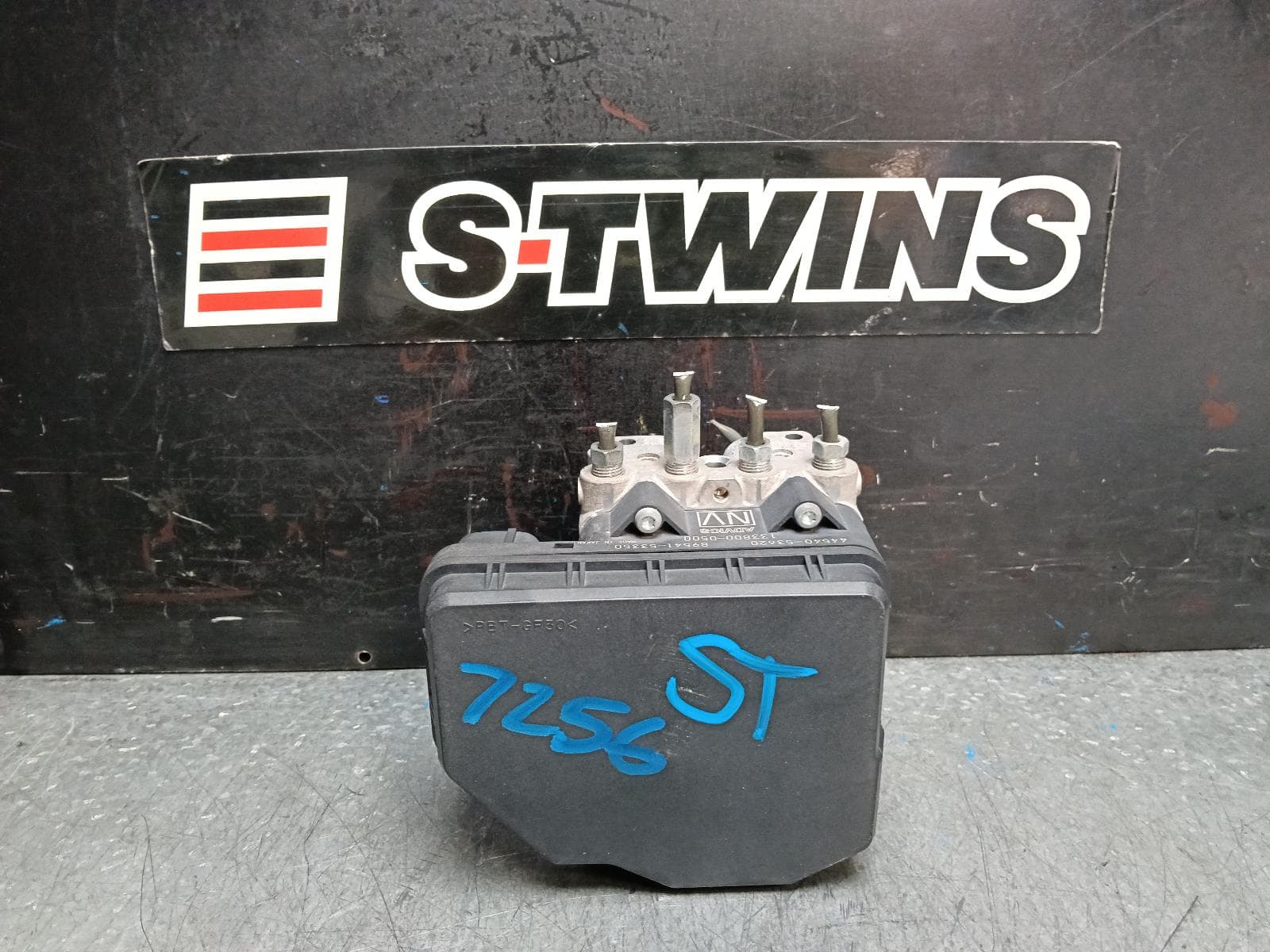 Used auto part listing image: 2014 LEXUS IS SERIES ABS PUMP MODULATOR XE30, 07/13- 11/25 0000389207