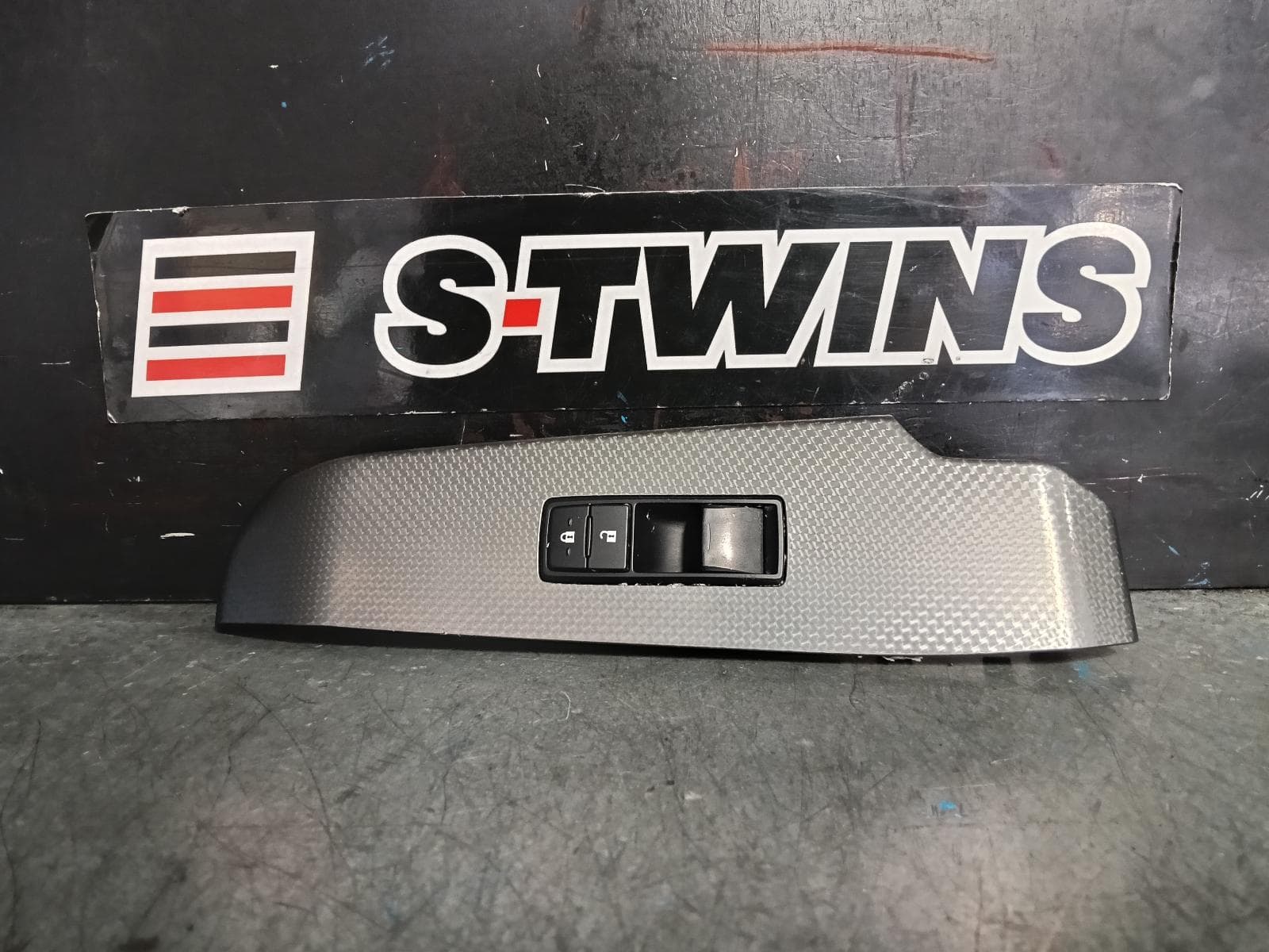 Used auto part listing image: 2014 LEXUS IS SERIES PWR DR WIND SWITCH LH FRONT, XE30, 04/13- 0000389260