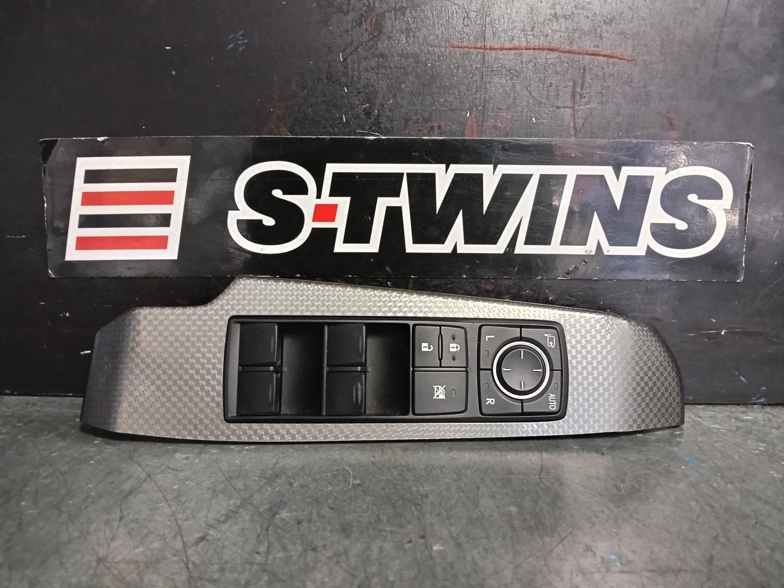 Used auto part listing image: 2014 LEXUS IS SERIES PWR DR WIND SWITCH RH FRONT (MASTER SWITCH), XE30, 04/13- 0000389213
