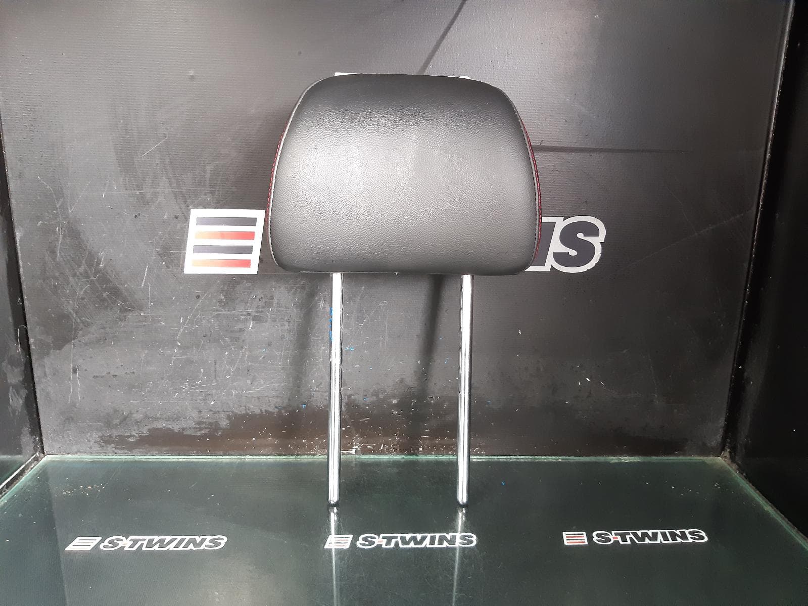 Used auto part listing image: 2018 HYUNDAI I30 HEADREST RH FRONT, LEATHER, BLACK (RED STITCHING), PD, 03/17- 0000264222