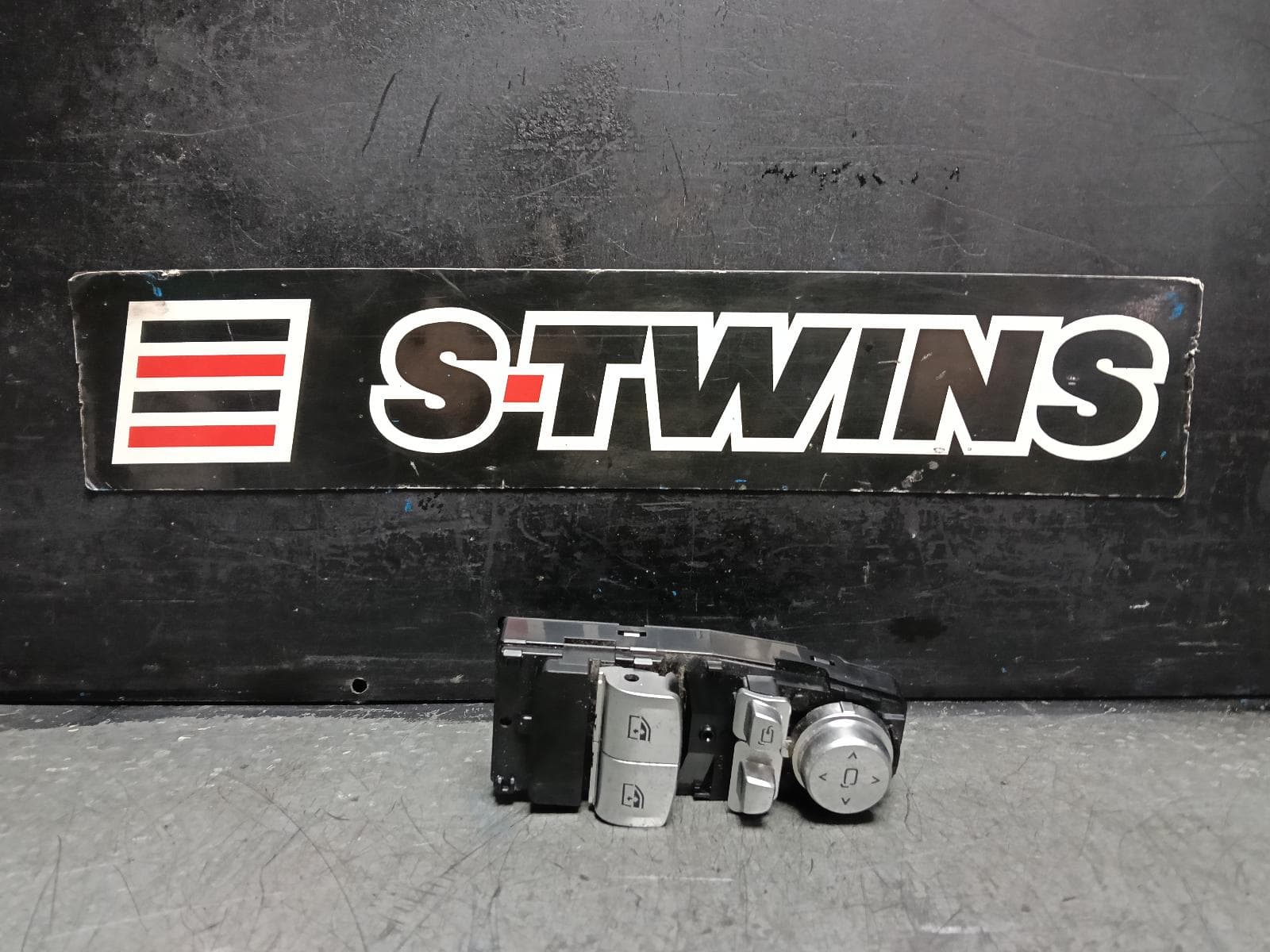 Used auto part listing image: 2021 BMW 4 SERIES PWR DR WIND SWITCH RH FRONT (MASTER SWITCH), G22, 06/20- 0000410172
