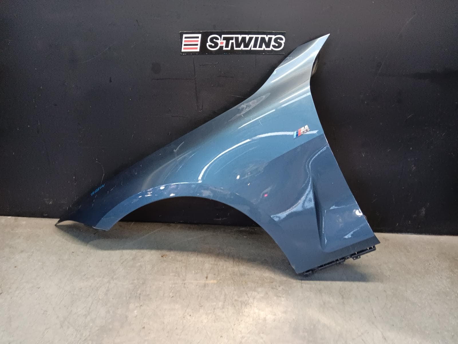 Used auto part listing image: 2021 BMW 4 SERIES LEFT GUARD G22/G23, COUPE/CONVERTIBLE, 06/20- 0000410173