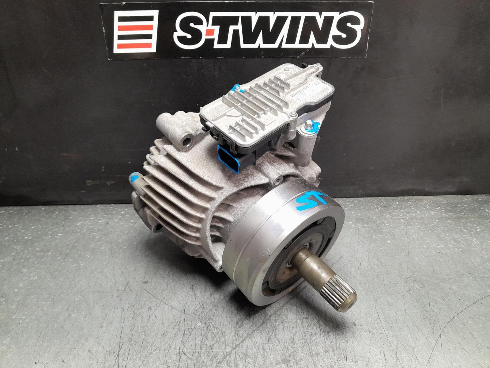 Used auto part listing image: 2015 PORSCHE MACAN TRANSFER CASE 95B, DIESEL, 06/14-04/21 0000377027