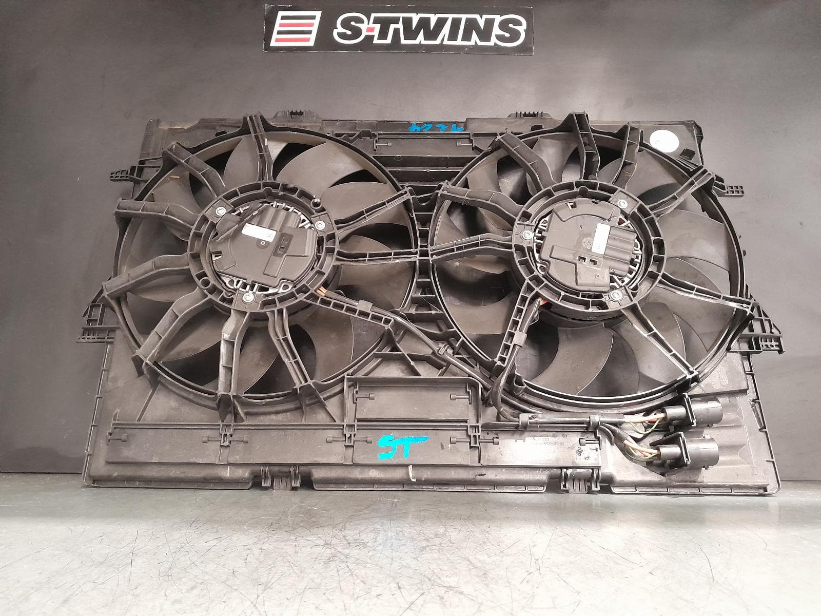Used auto part listing image: 2015 PORSCHE MACAN FAN 95B, DUAL FAN ASSY, 3.0/3.6, DIESEL/PETROL, 06/14-07/18 0000377033