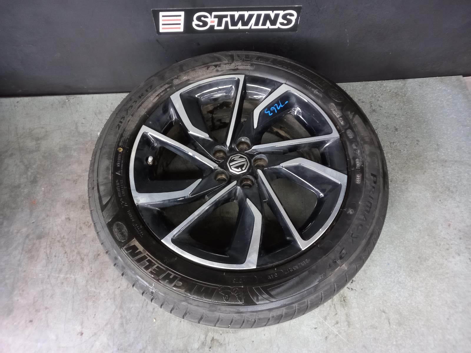 Used auto part listing image: 2022 MG ZS WHEEL MAG FACTORY, 17X6.5IN, 5 SPOKE, SILVER/BLACK, AZS1, 09/17- 0000317047