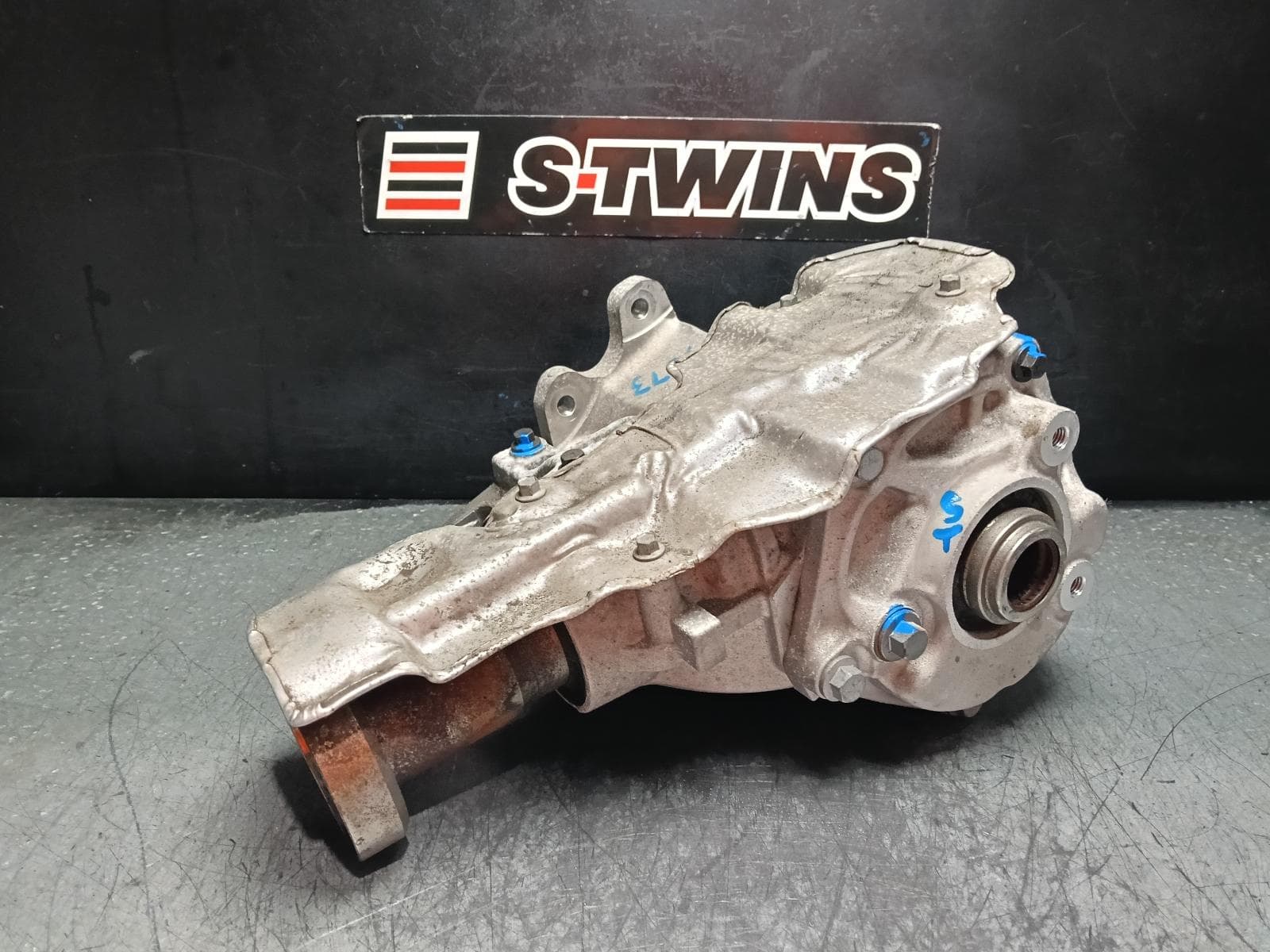 Used auto part listing image: 2019 VOLVO XC40 TRANSFER CASE 02/18- 0000408750