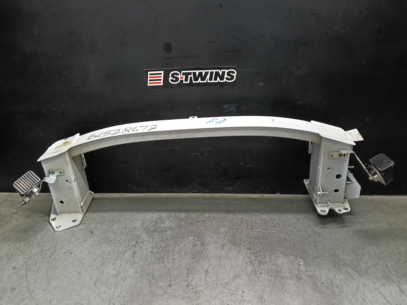 Used auto part listing image: 2019 VOLVO XC40 F BAR REINFORC BRACK MAIN REINFORCEMENT, 02/18-05/22 0000408754