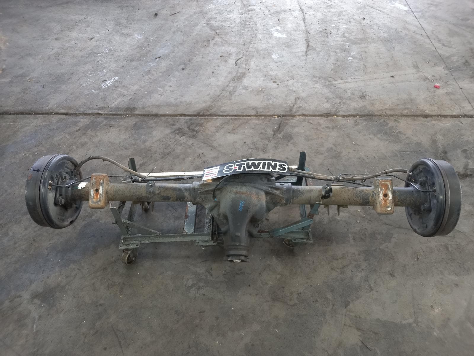Used auto part listing image: 2015 VOLKSWAGEN AMAROK REAR DIFF ASSEMBLY 2H, SALISBURY TYPE, MANUAL T/M, RWD, 4.3 RATIO, W/ DRUM BRAKE, NON LOCKER TYPE, 10/10-09/22 0000385441
