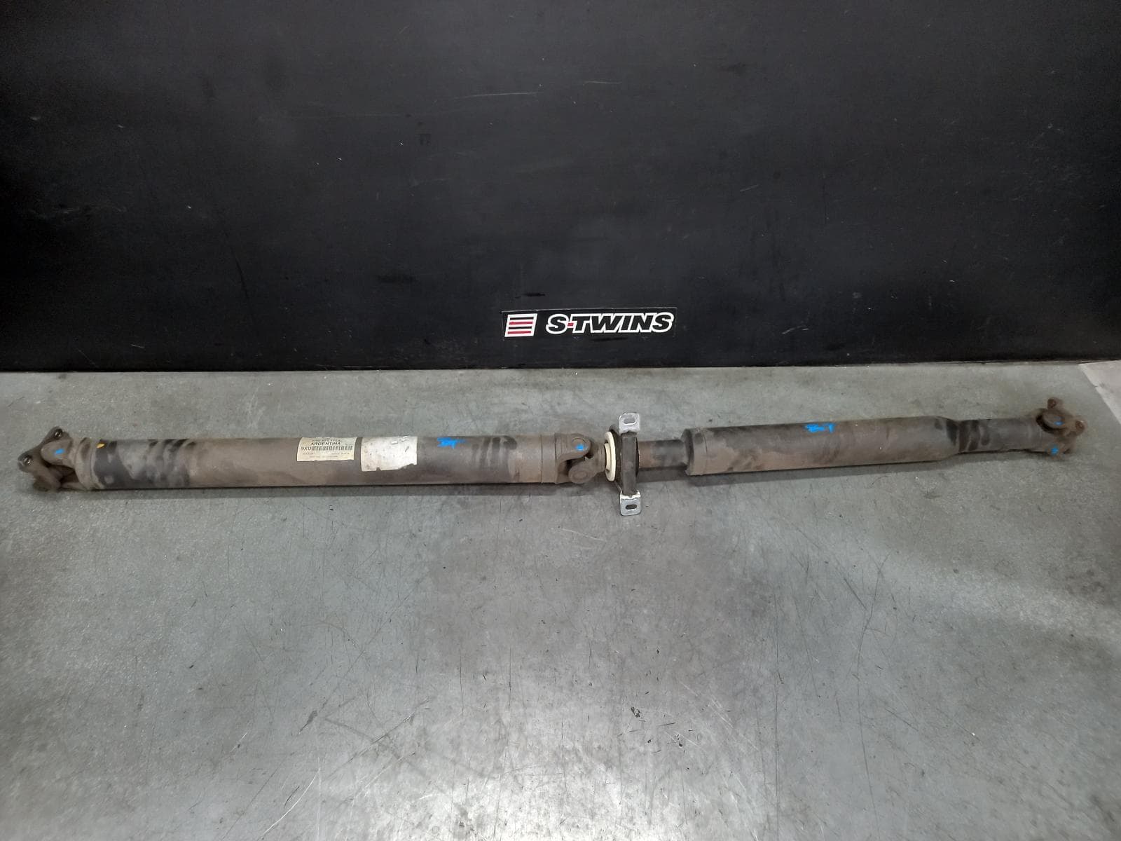 Used auto part listing image: 2015 VOLKSWAGEN AMAROK REAR PROP SHAFT AUTO/MANUAL T/M, 2WD, 1972mm, 2H, 10/10-09/22 0000386104