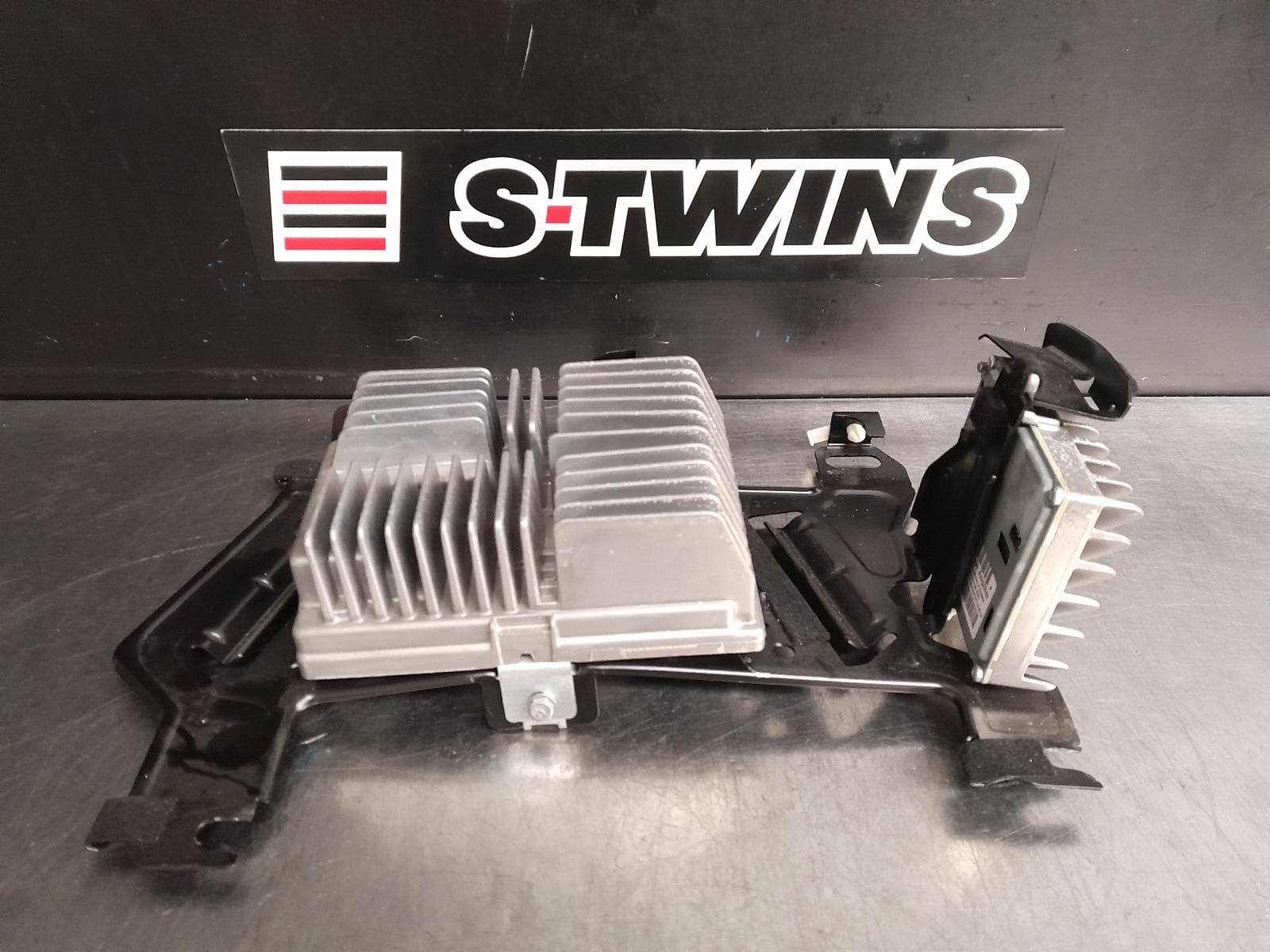 Used auto part listing image: 2014 BMW 3 SERIES AMPLIFIER HIFI LEAR, F30/F80, 02/12-12/19 0000265382