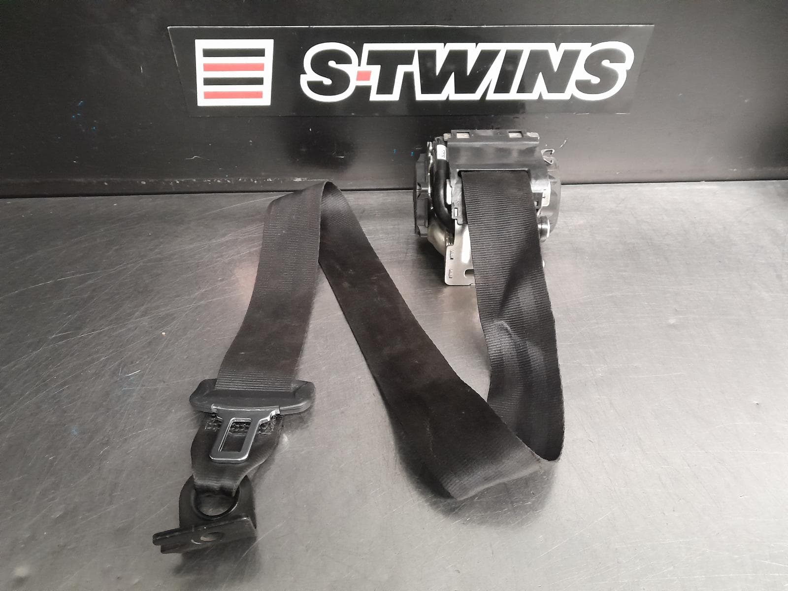 Used auto part listing image: 2019 LAND ROVER RANGEROVER VELAR SEAT BELT STALK LH REAR, SEAT BELT ONLY, L560, 05/17- 0000265801