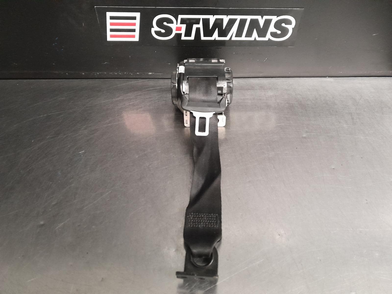 Used auto part listing image: 2019 LAND ROVER RANGEROVER VELAR SEAT BELT STALK LH REAR, SEAT BELT ONLY, L560, 05/17- 0000265802
