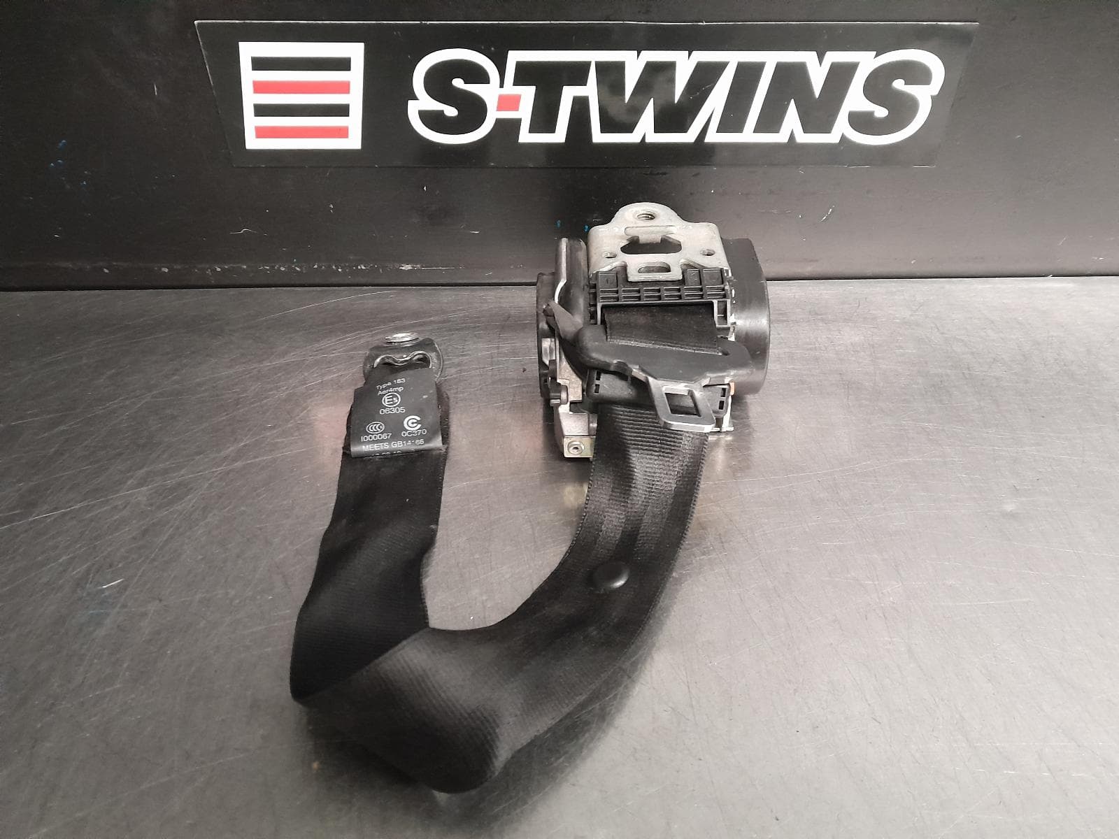 Used auto part listing image: 2019 LAND ROVER RANGEROVER VELAR SEAT BELT STALK RH REAR, SEAT BELT ONLY, L560, 05/17- 0000265810