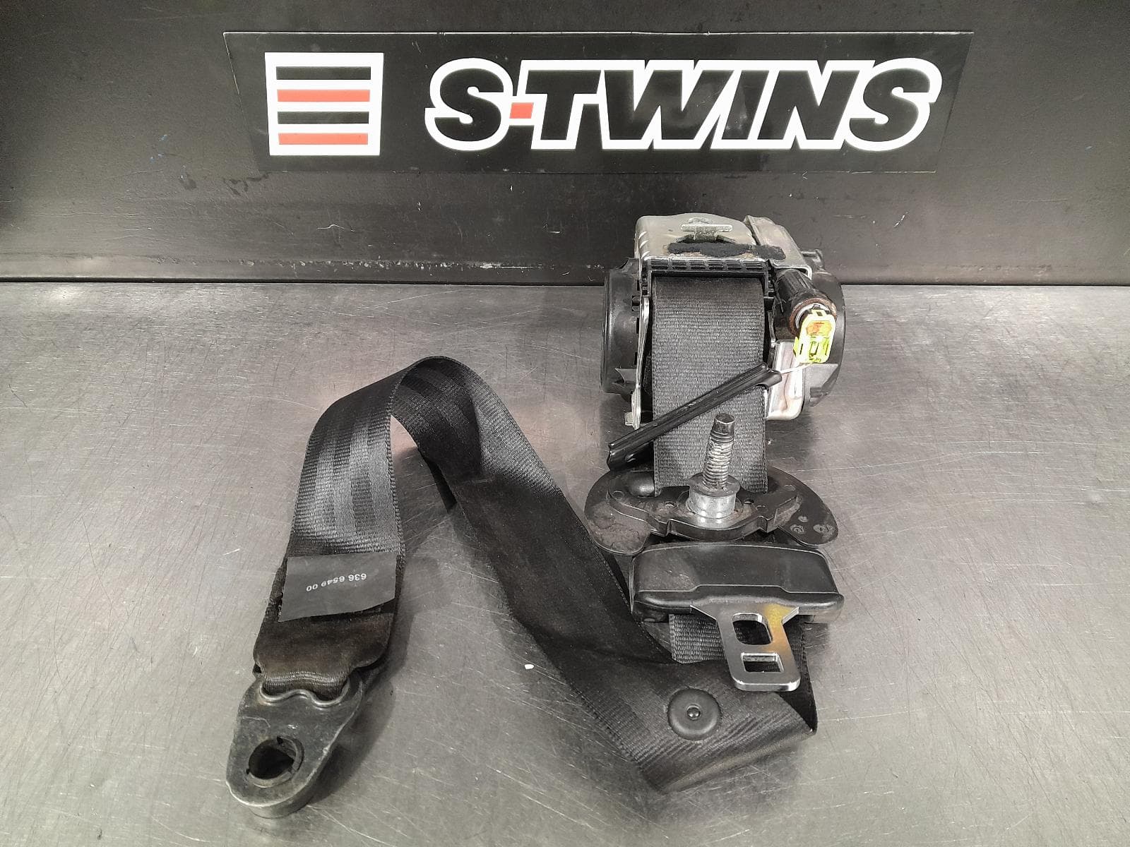 Used auto part listing image: 2019 LAND ROVER RANGEROVER VELAR SEAT BELT STALK LH FRONT, SEAT BELT ONLY, L560, 05/17- 0000265833