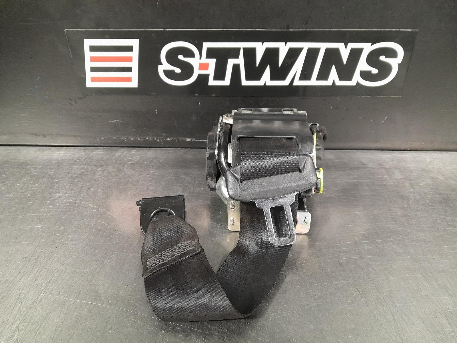 Used auto part listing image: 2019 LAND ROVER RANGEROVER VELAR SEAT BELT STALK LH REAR, SEAT BELT ONLY, L560, 05/17- 0000265836