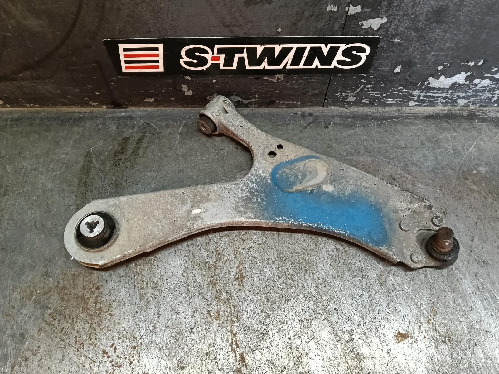 Used auto part listing image: 2021 PEUGEOT 2008 RIGHT FRONT LOWER CONTROL ARM P24, 07/20- 0000402821