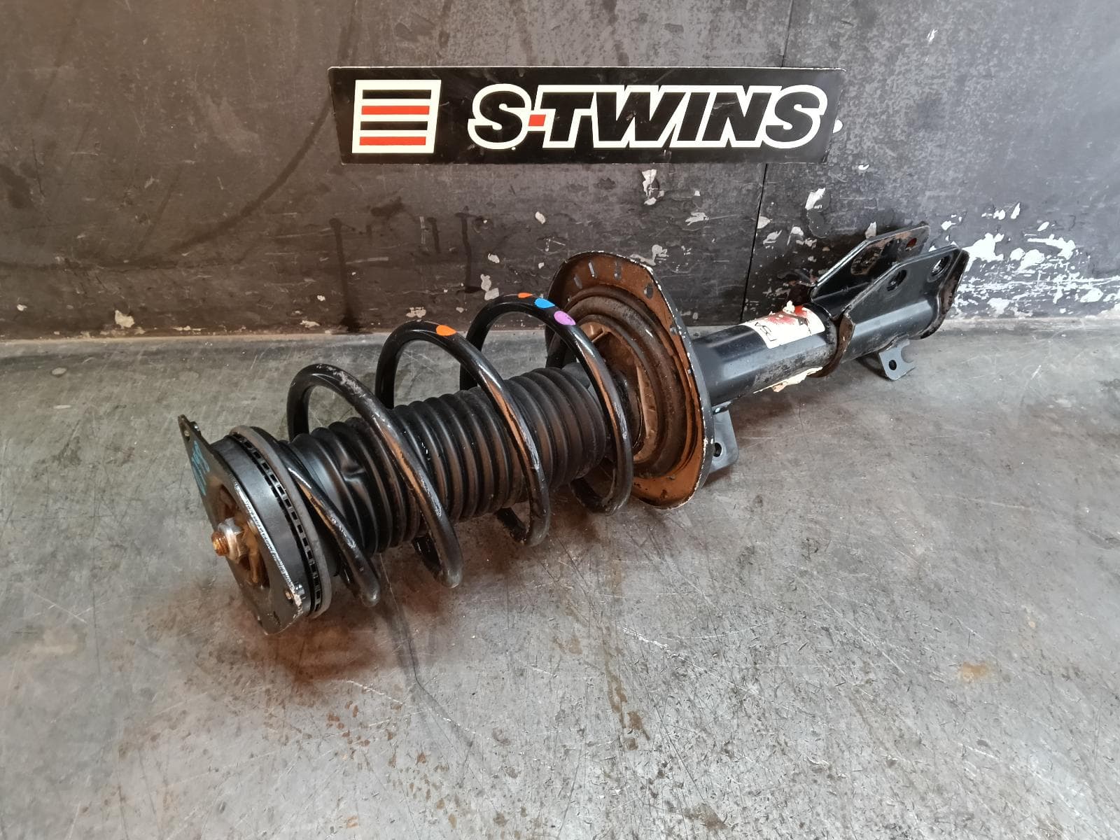 Used auto part listing image: 2021 PEUGEOT 2008 LEFT FRONT STRUT P24, 07/20- 0000402823