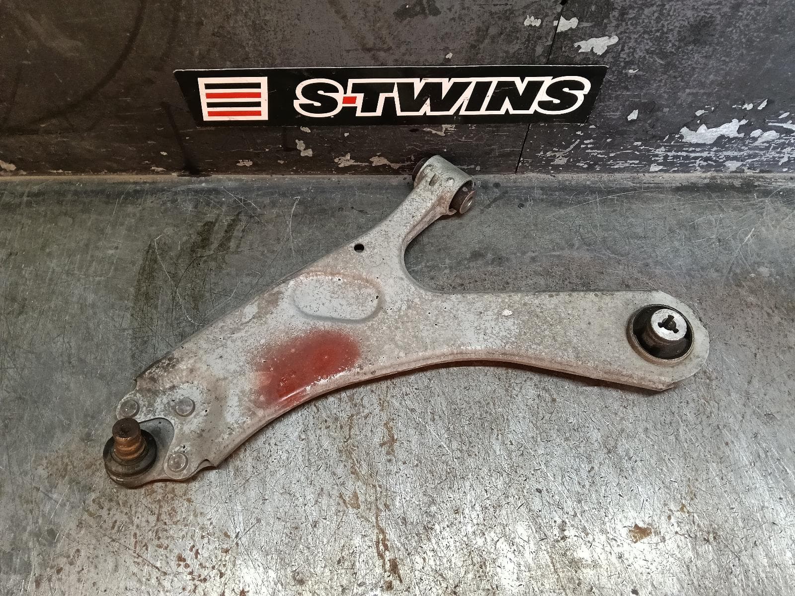 Used auto part listing image: 2021 PEUGEOT 2008 LEFT FRONT LOWER CONTROL ARM P24, 07/20- 0000402824
