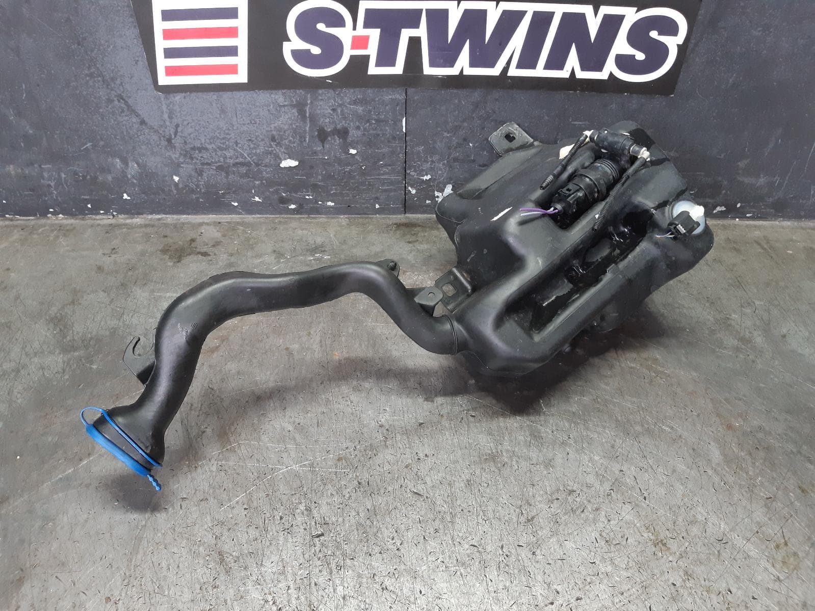 Used auto part listing image: 2015 MERCEDES B CLASS WASHER BOTTLE W246, NON H/LAMP WASHER TYPE, 12/11-02/19 0000270188